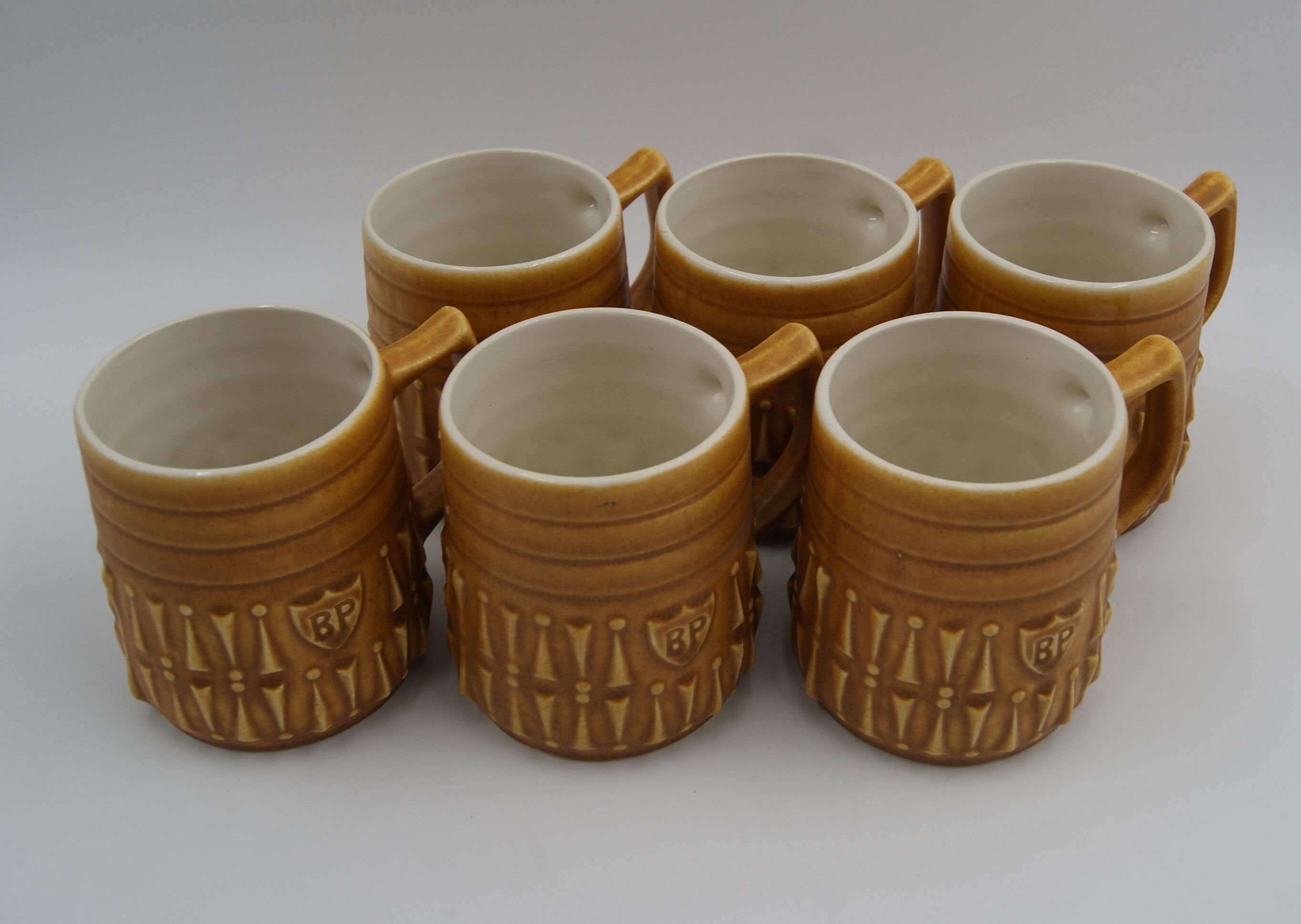 Série 6 mugs céramique BP vintage