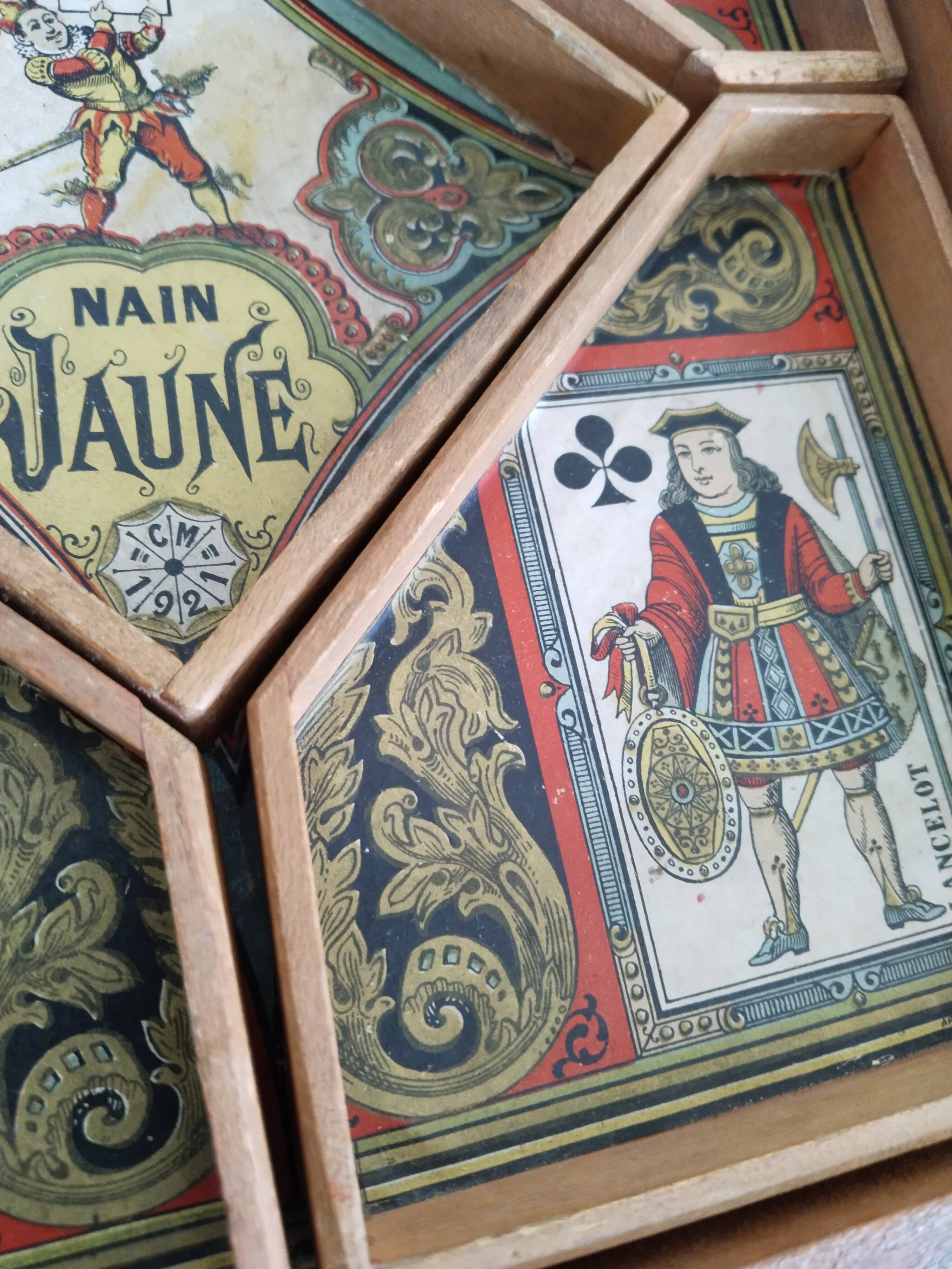 Old Yellow Dwarf game, wooden box, 1940s