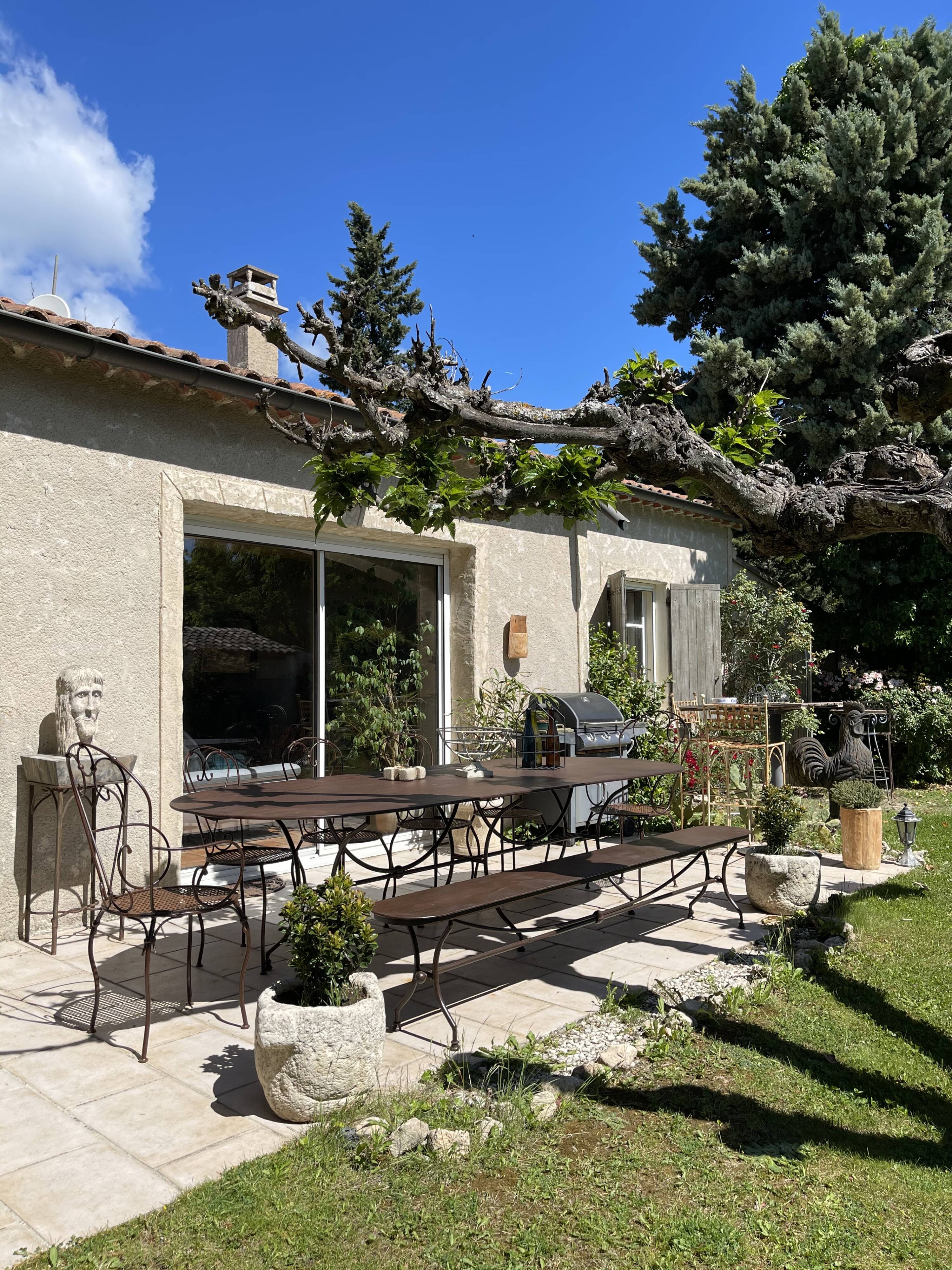 Artisanal wrought iron garden bench