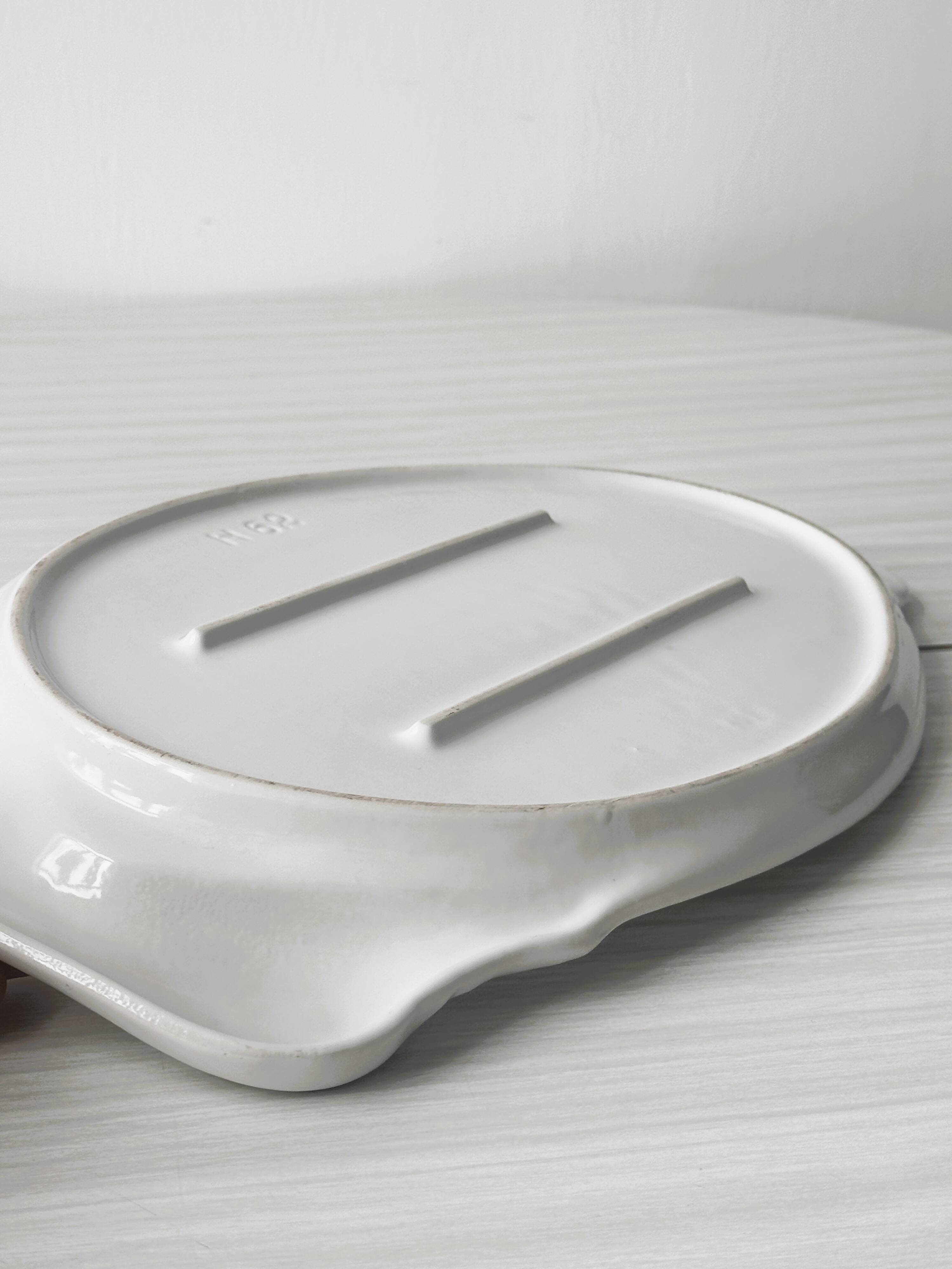 Porcelain goose-shaped dish