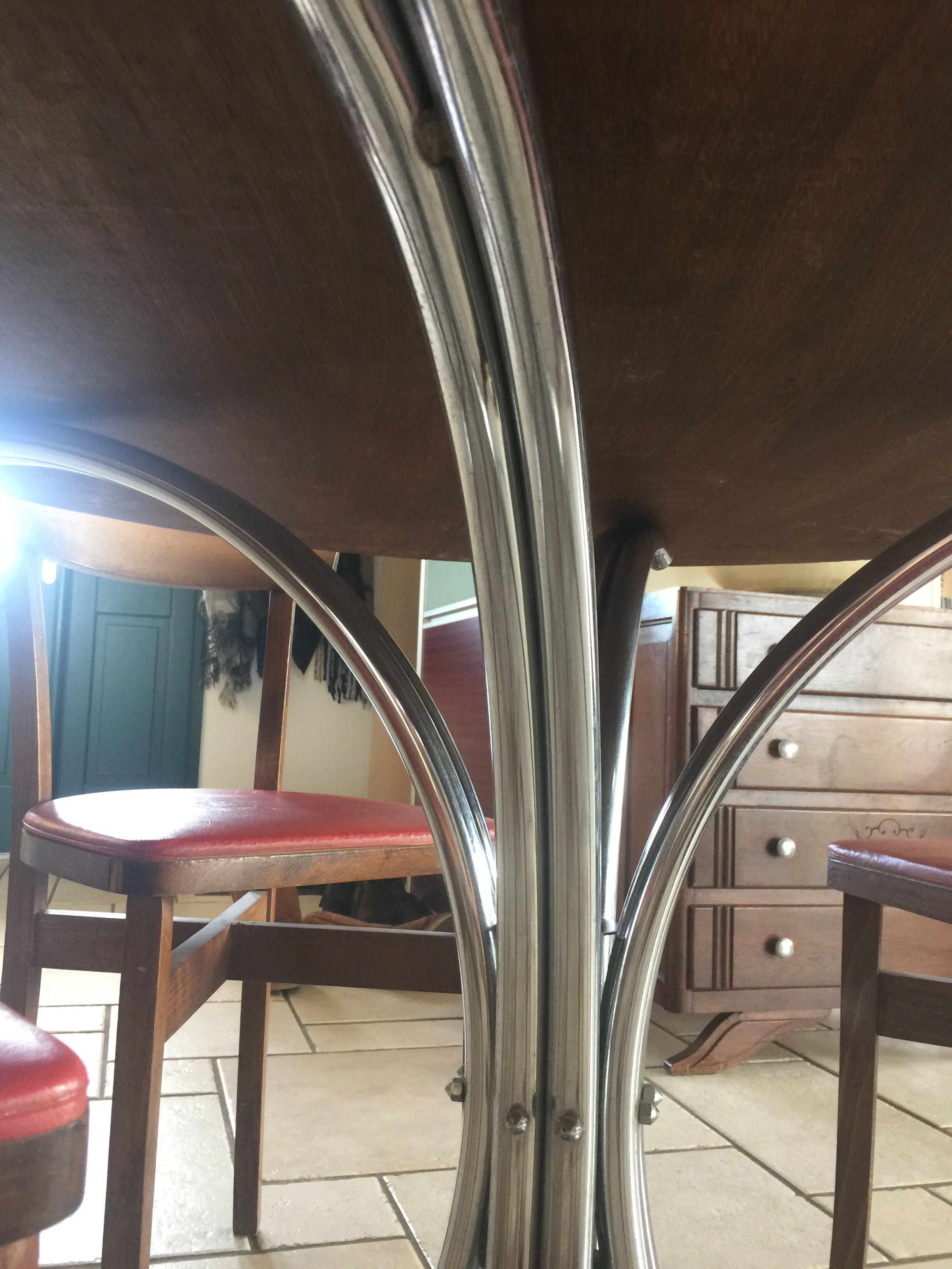Round table from the 70's chrome and wood
