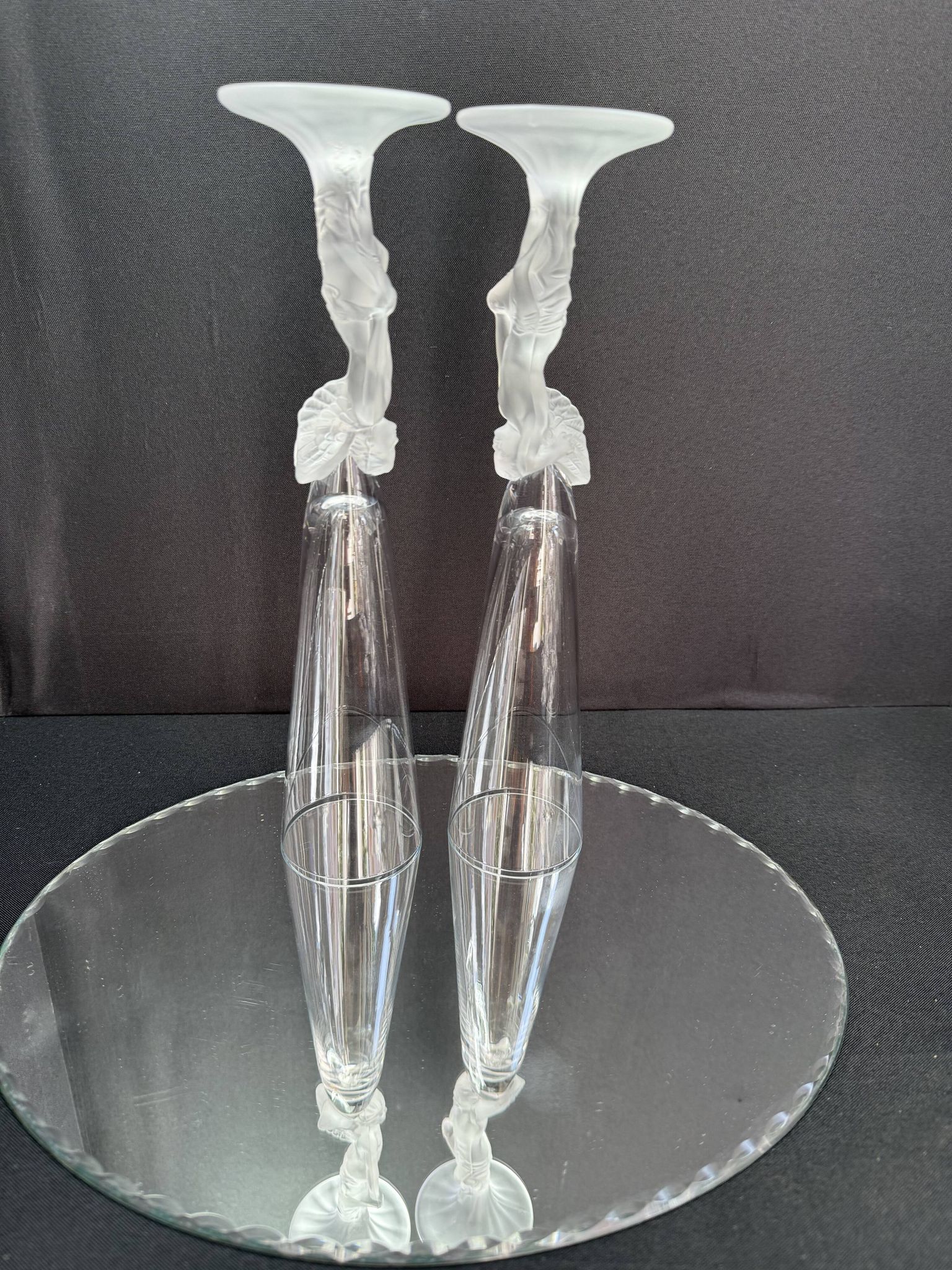 Champagne flutes Amour de Deutz sold in sets of 2.