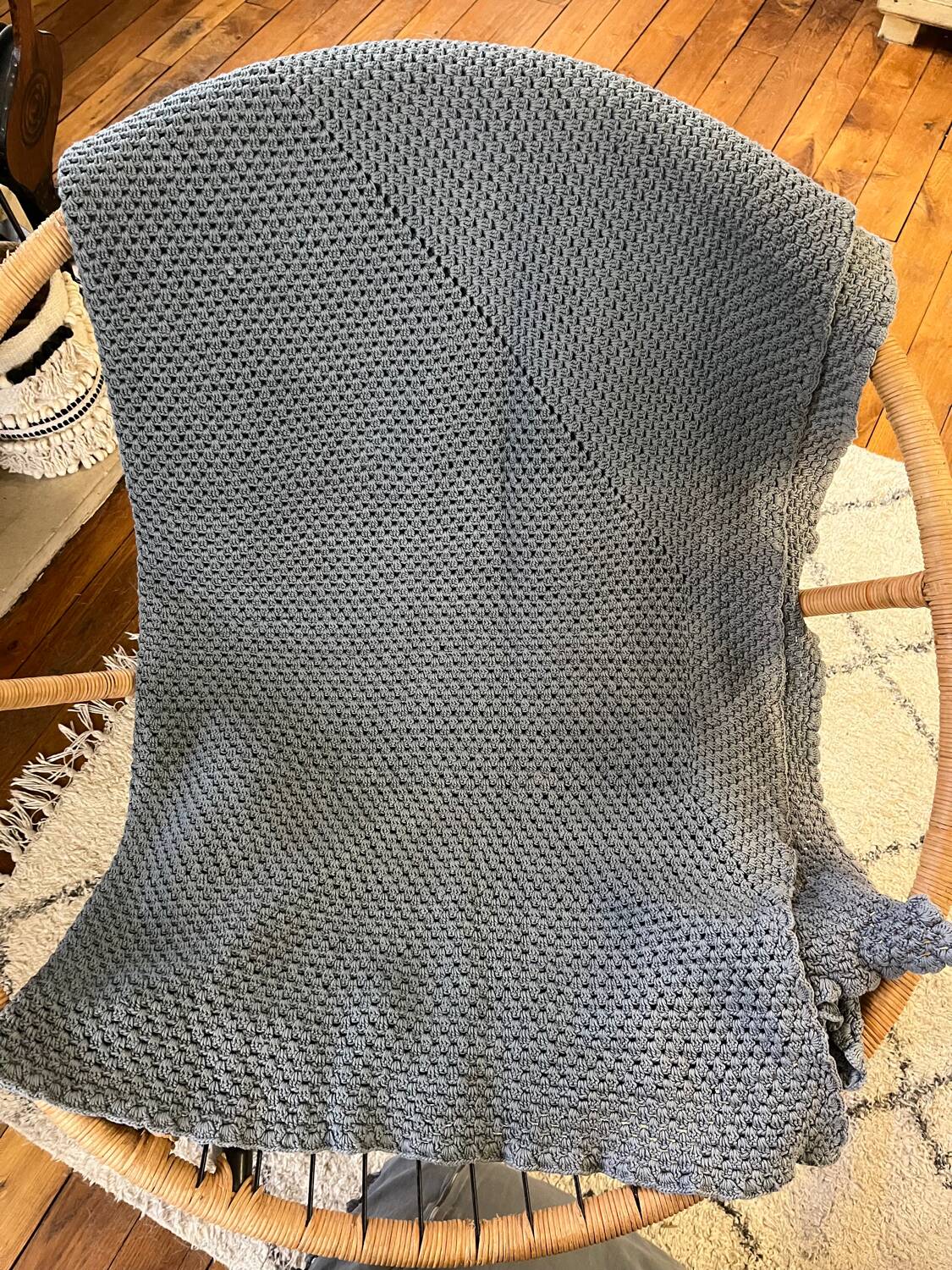 Blue crocheted bedspread and its vintage cushion