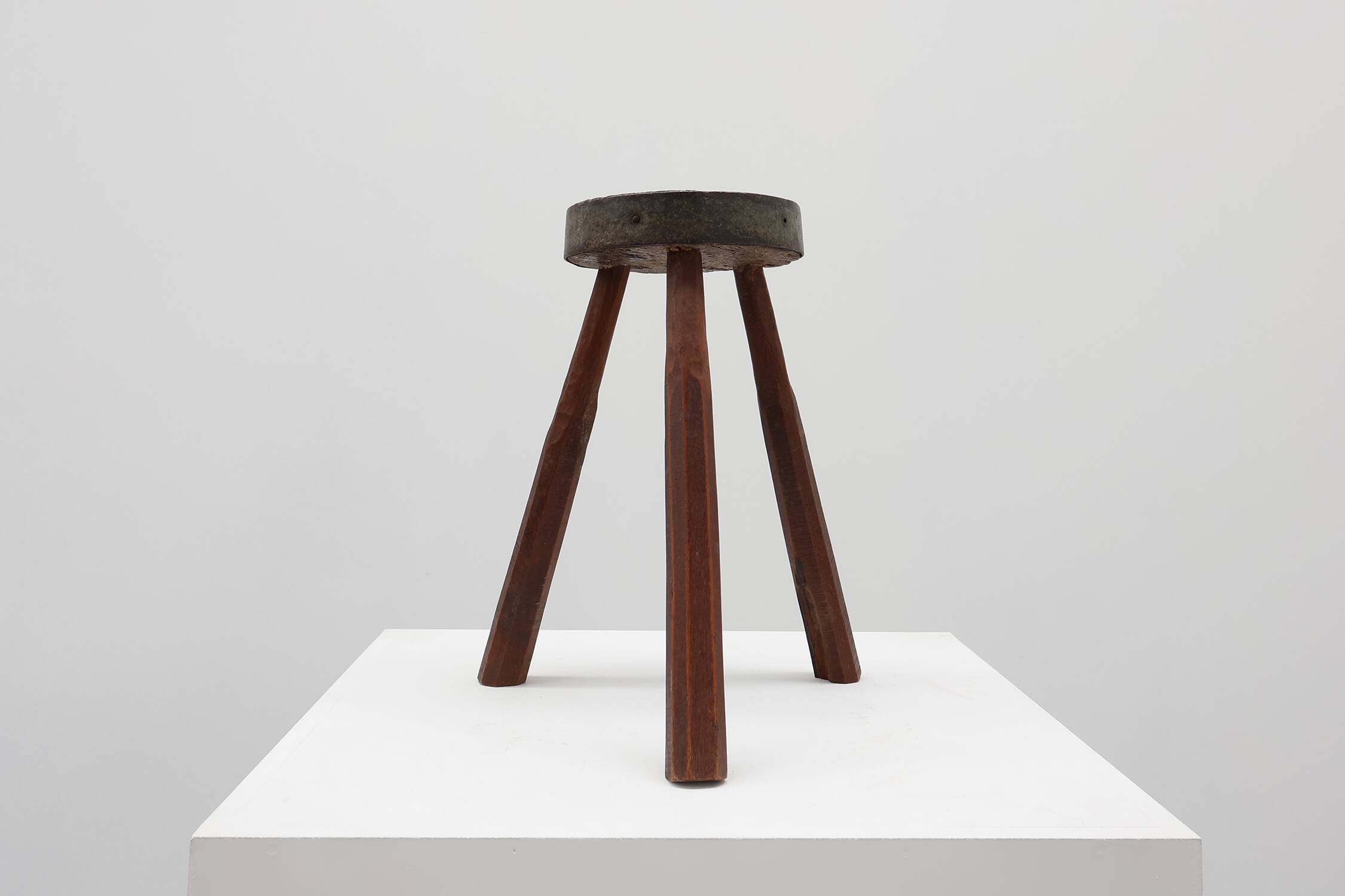 Brutalist French solid oak tripod stool with metal rim, 1850s