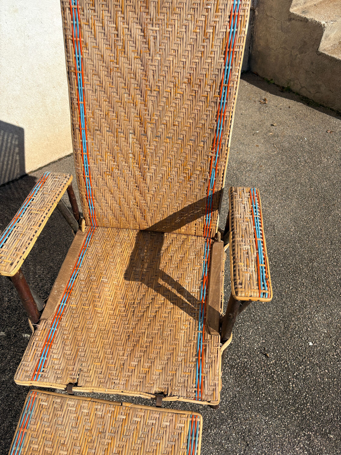 Wicker chaise longue