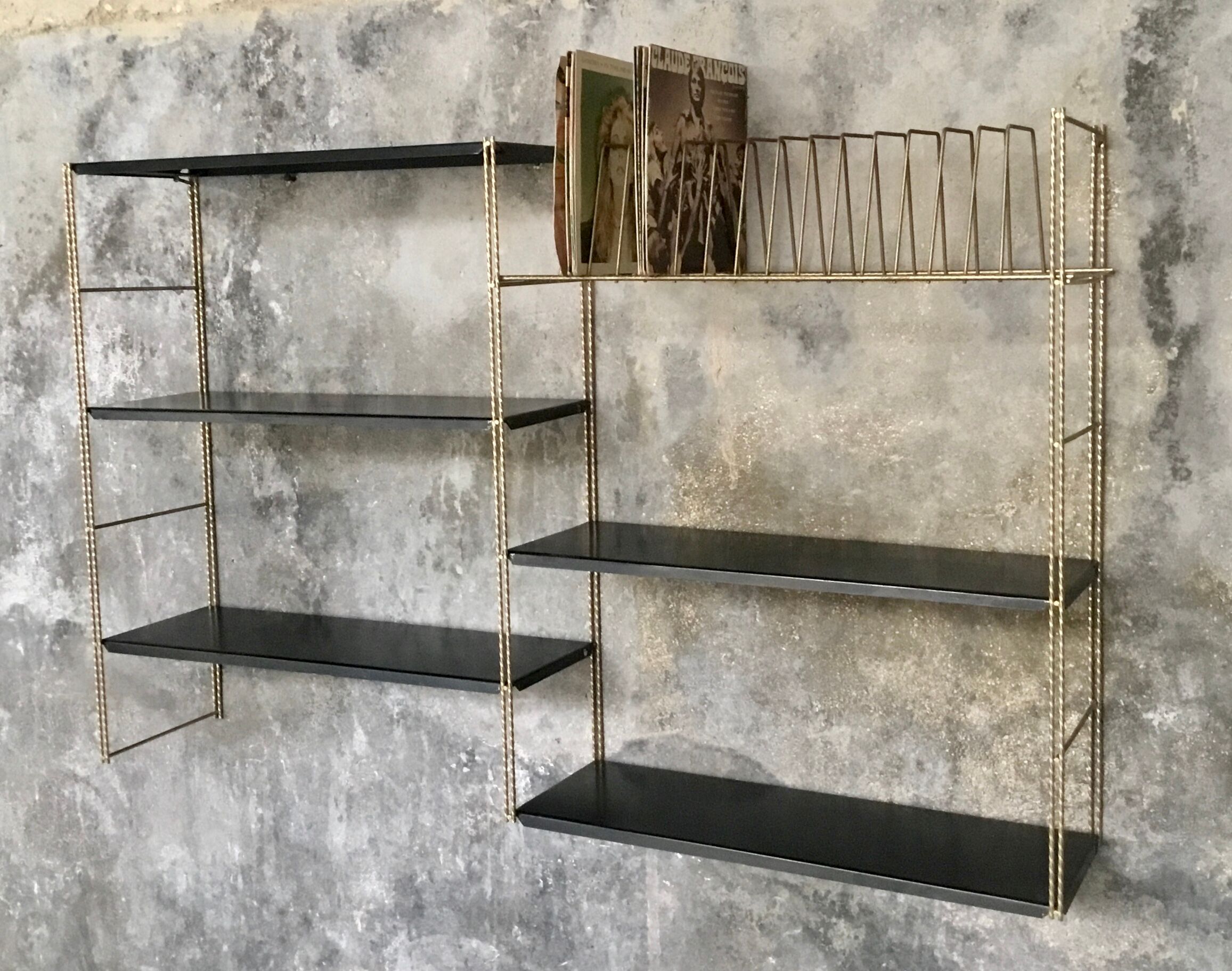 Black and gold metal string shelf set with vinyl holder - vintage 1960
