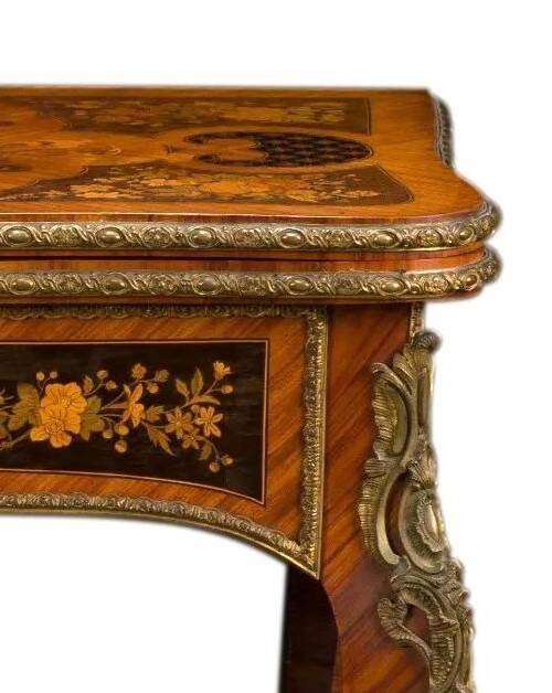 Console, game table in marquetry from the 19th century.