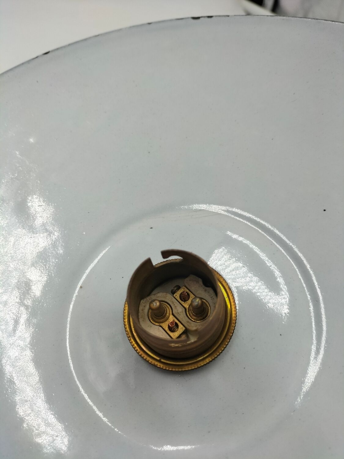 2 suspensions en tôles émaillées