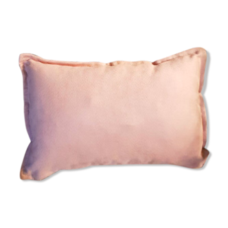 Coussin rectangle en velours rose pâle