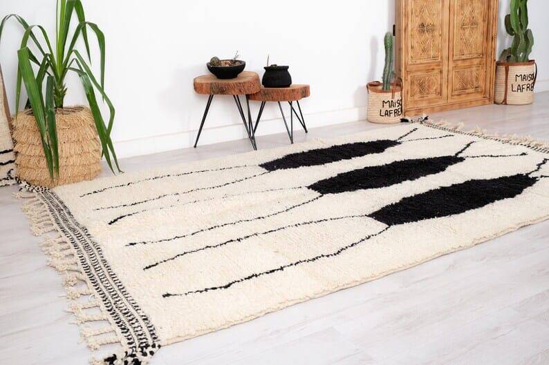 Handmade Berber rug, traditional craftsmanship, size 150 x 250 cm