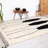 Handmade Berber rug, traditional craftsmanship, size 150 x 250 cm