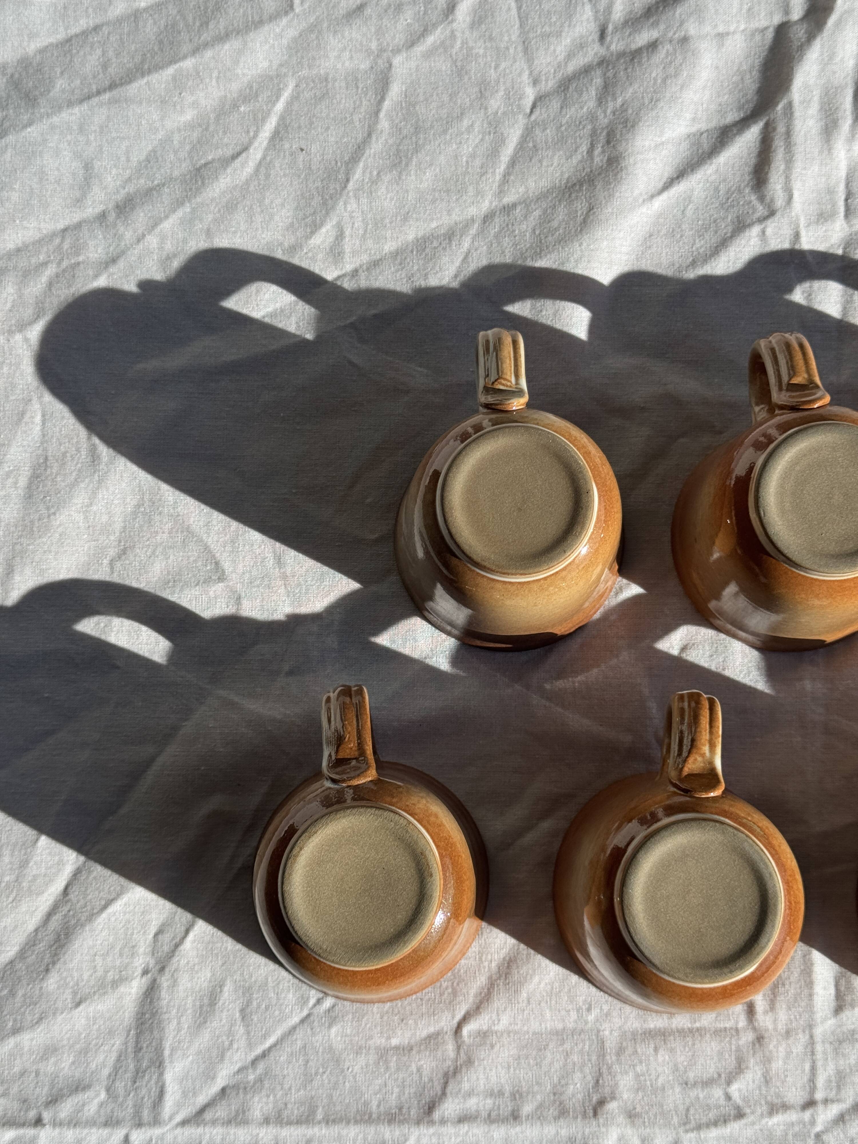 Lot de 11 tasses à café en grès à anse
