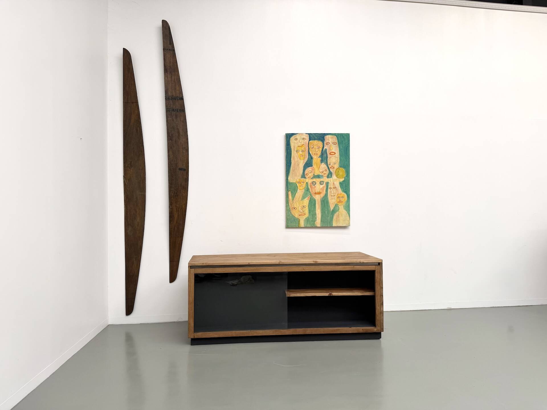 Double-sided display counter with 20 drawers