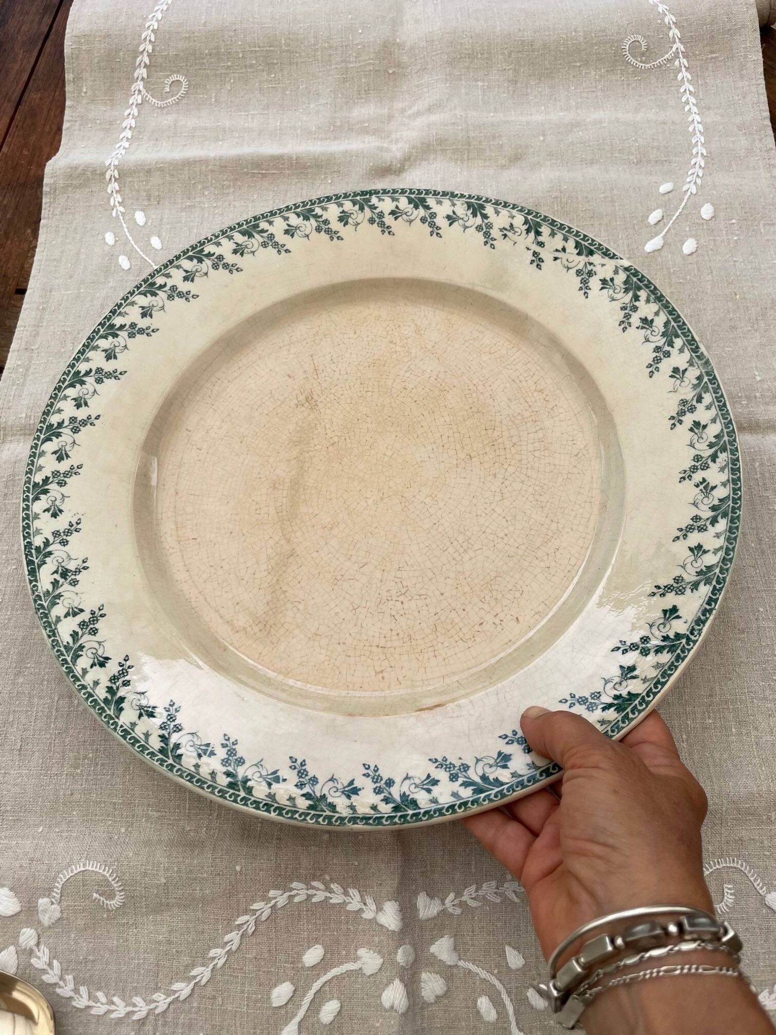 large round dish in opaque Gien porcelain, Montigny pattern