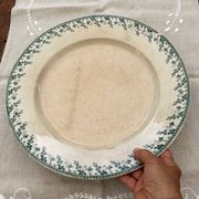 large round dish in opaque Gien porcelain, Montigny pattern