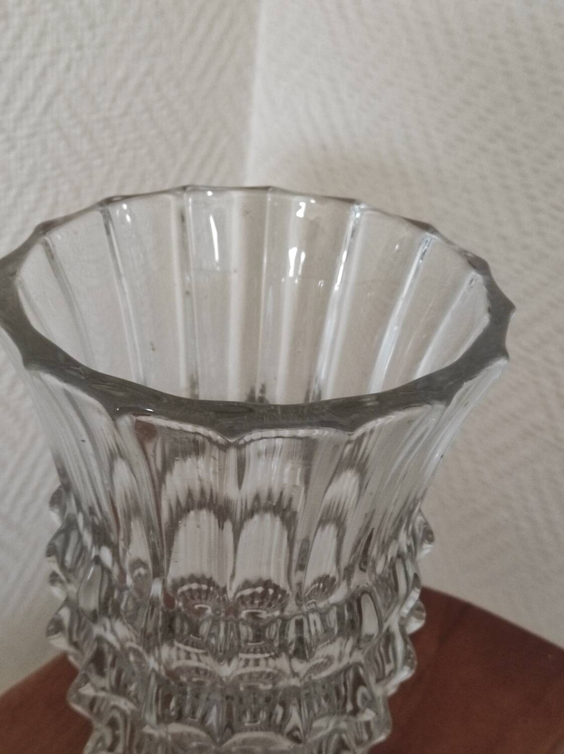 Molded glass vase "thorns"