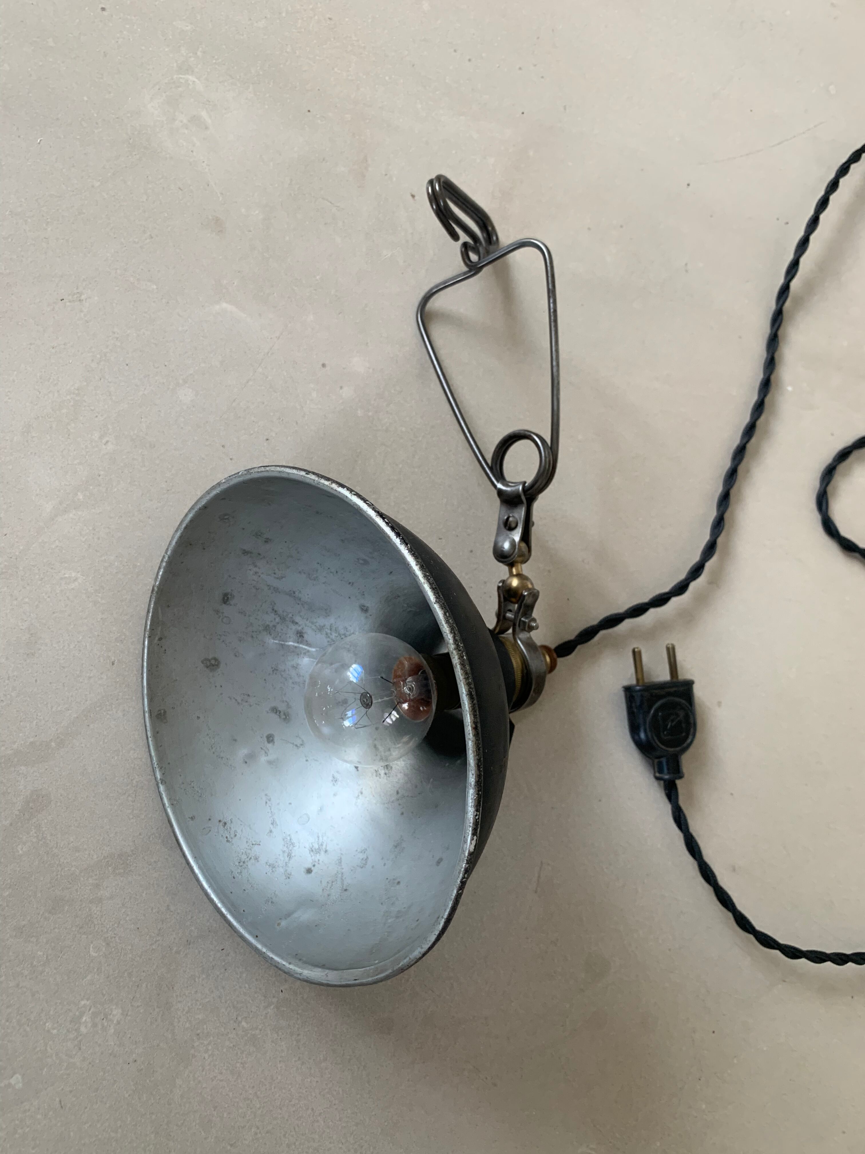 Pincer lamp / old workshop spot