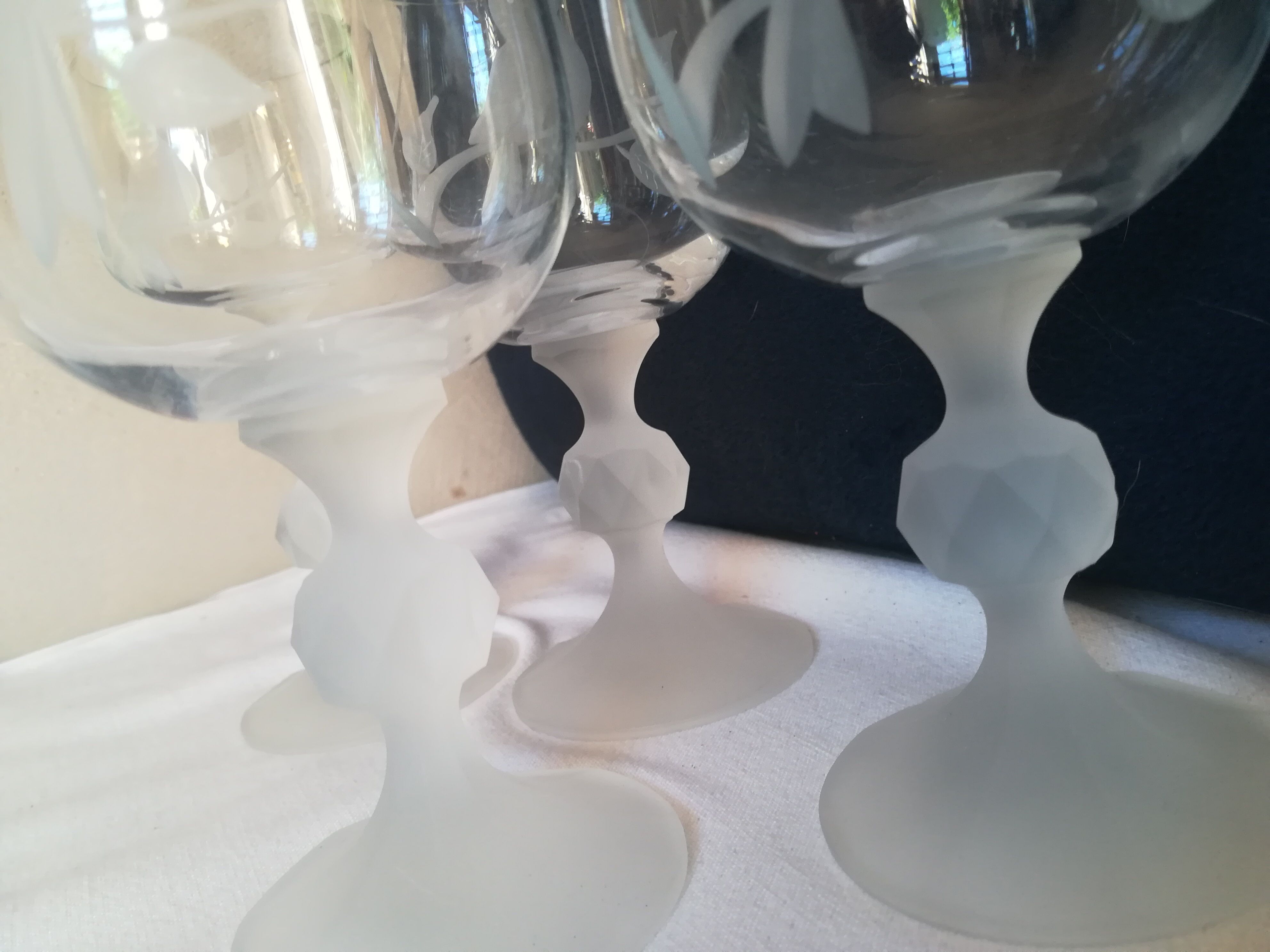 Set of 6 engraved crystal glasses