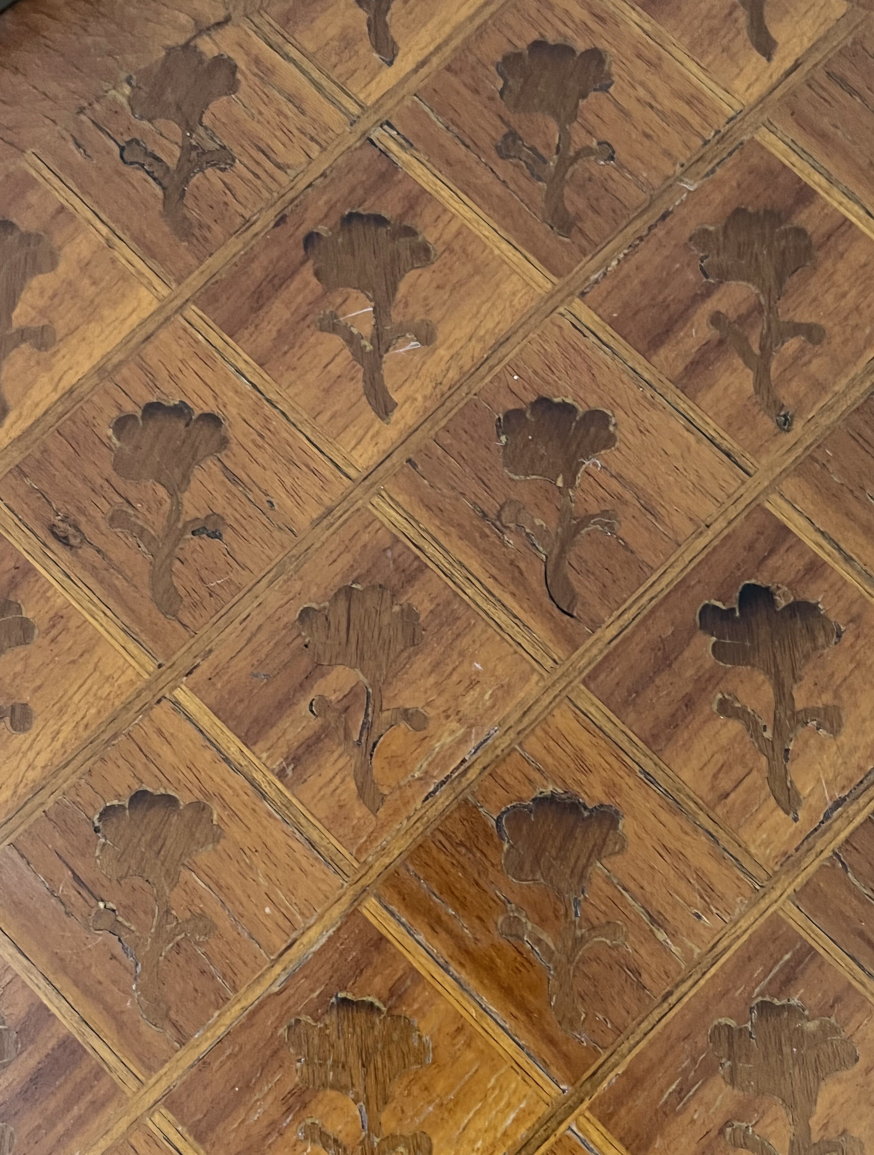 Table de chevet en marqueterie de bois