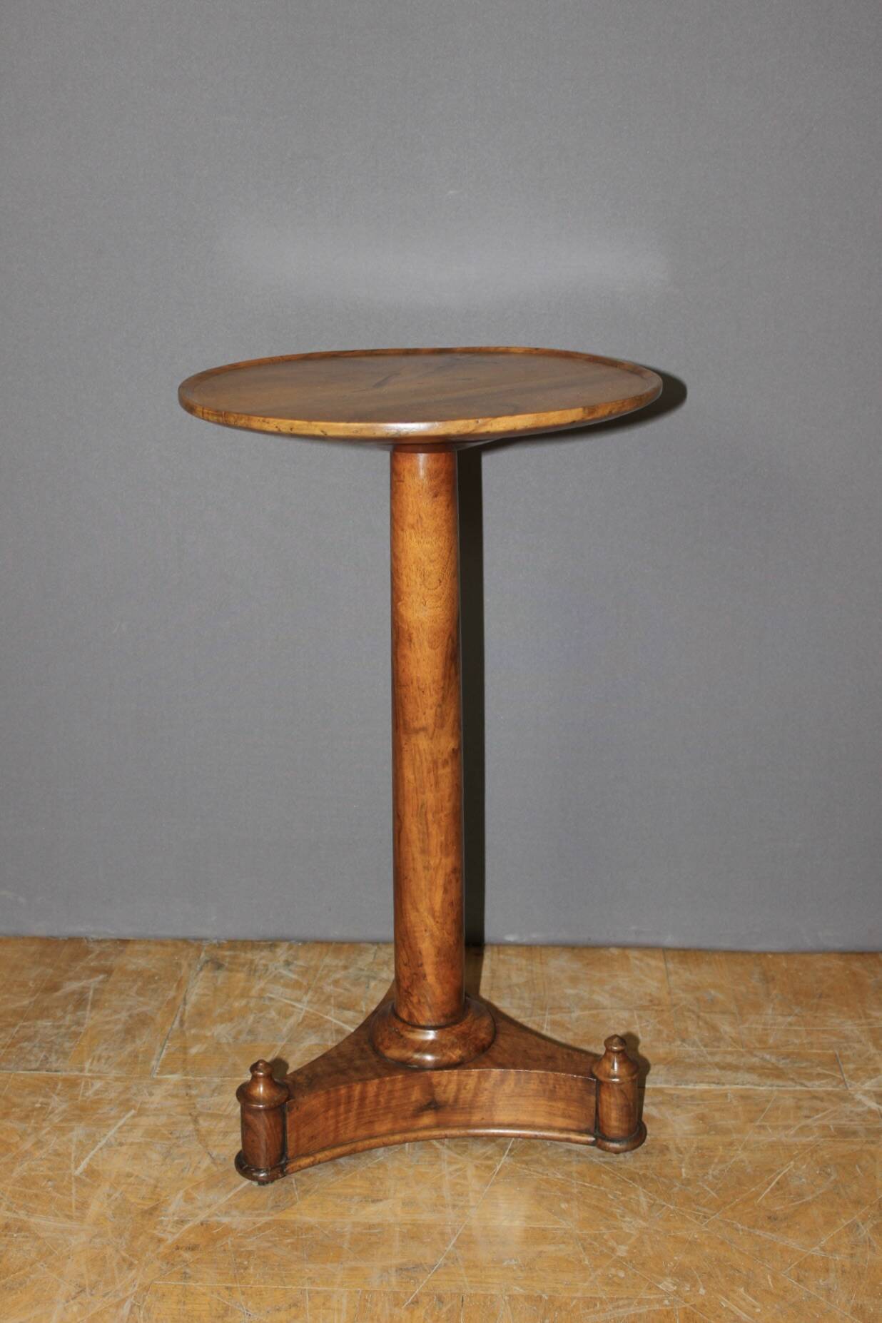 Empire walnut gueridon from the 19th century