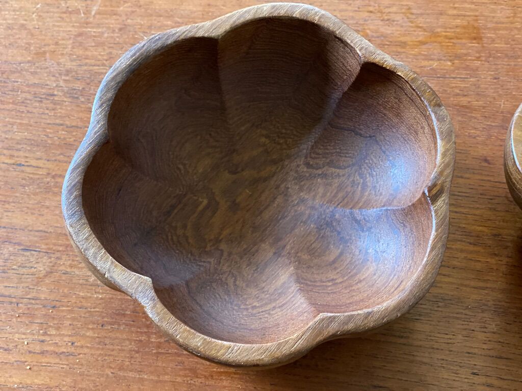 Cups in teak