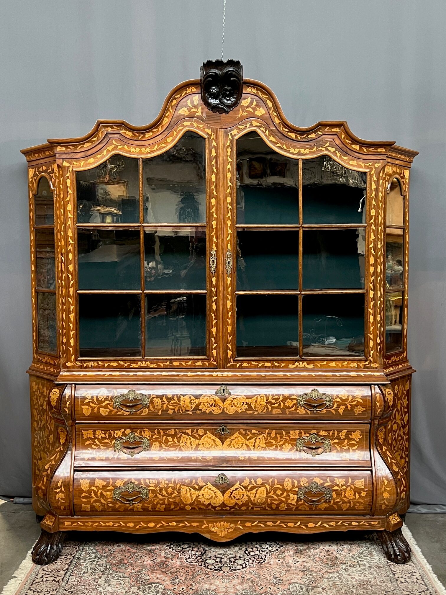 Antique Dutch display cabinet 18th century.