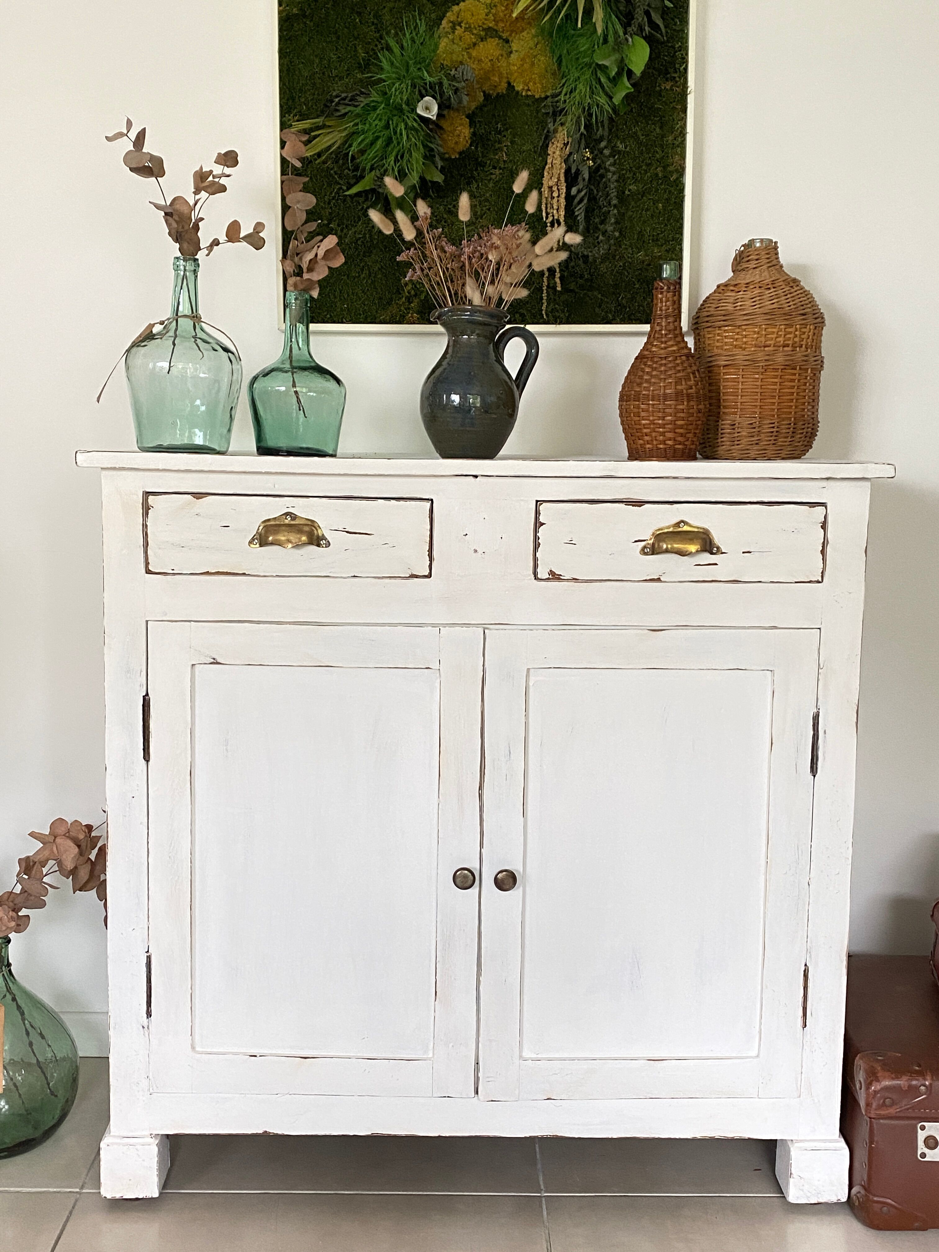 White Parisian buffet