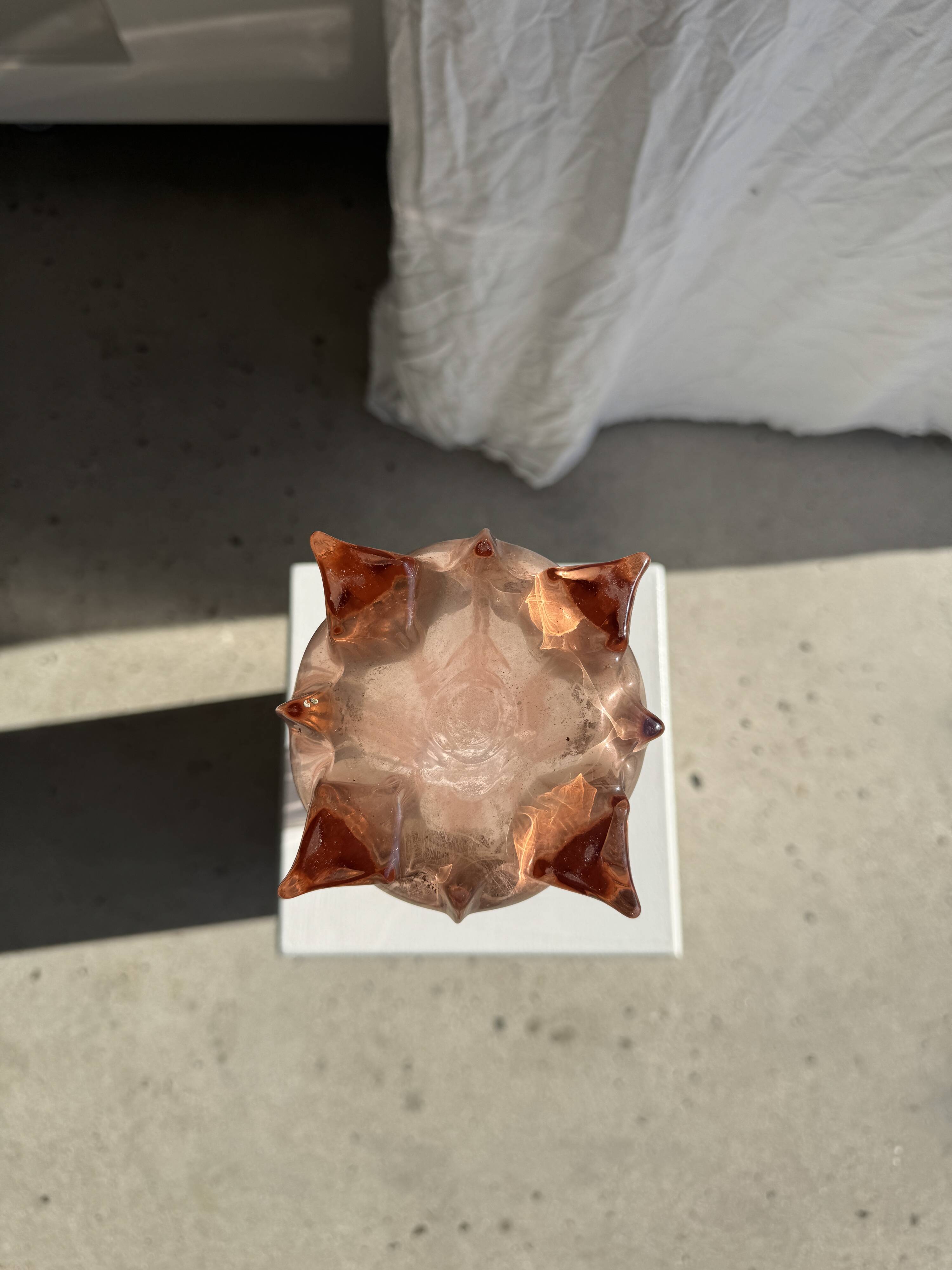 Large pink glass bud vase, H37 D18A