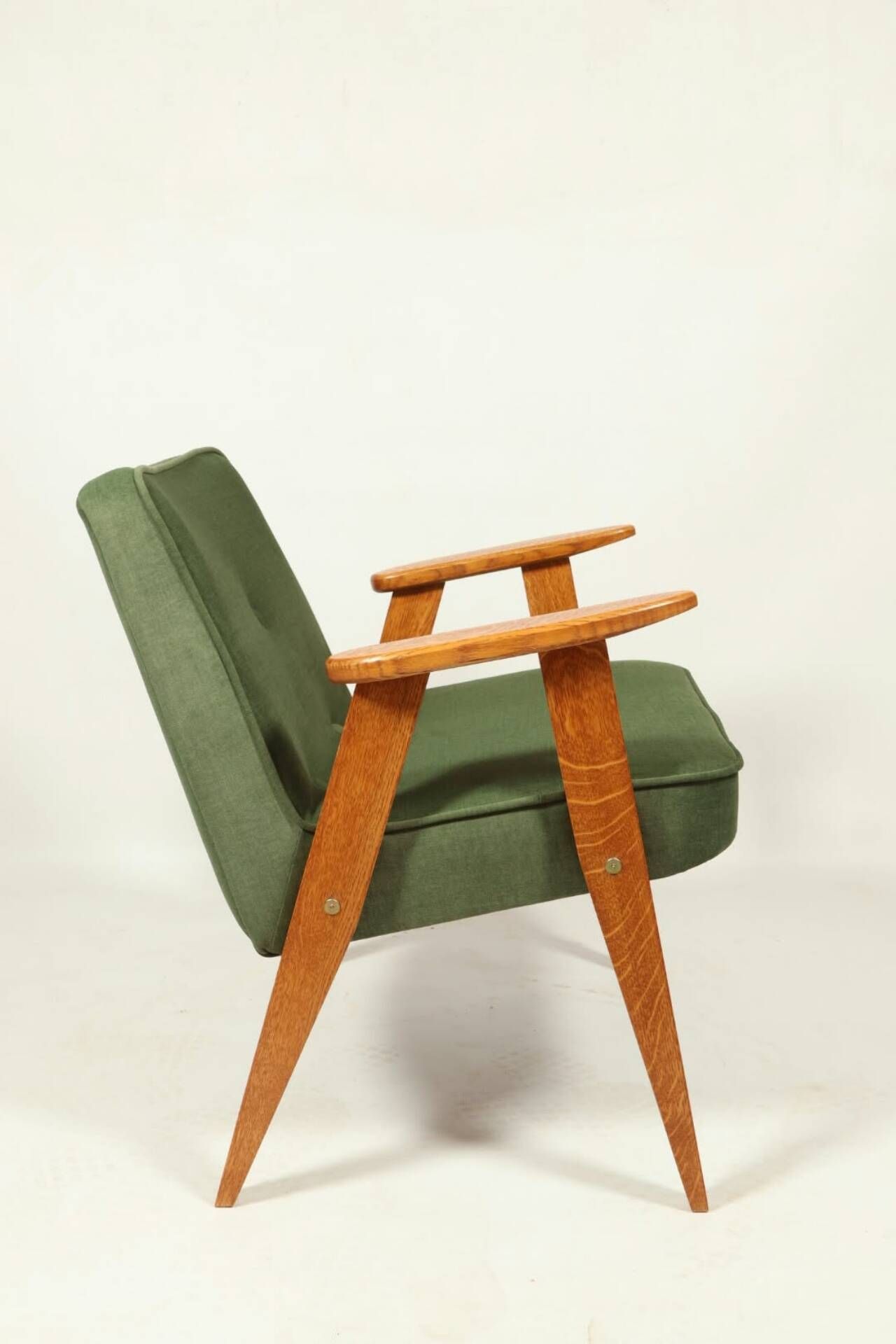 Fauteuil vintage vert mousse, bois de chêne, entièrement restauré