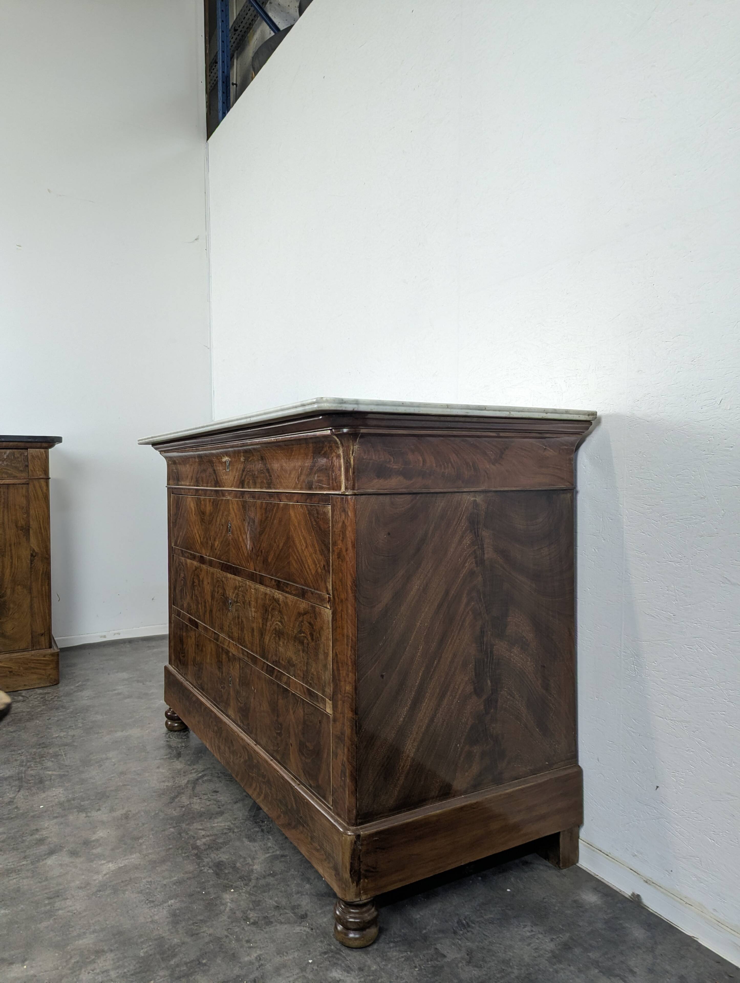 Commode Louis Philippe en Acajou flammé marbre de Carrare