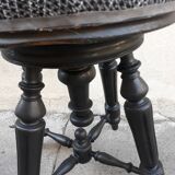 Adjustable piano stool