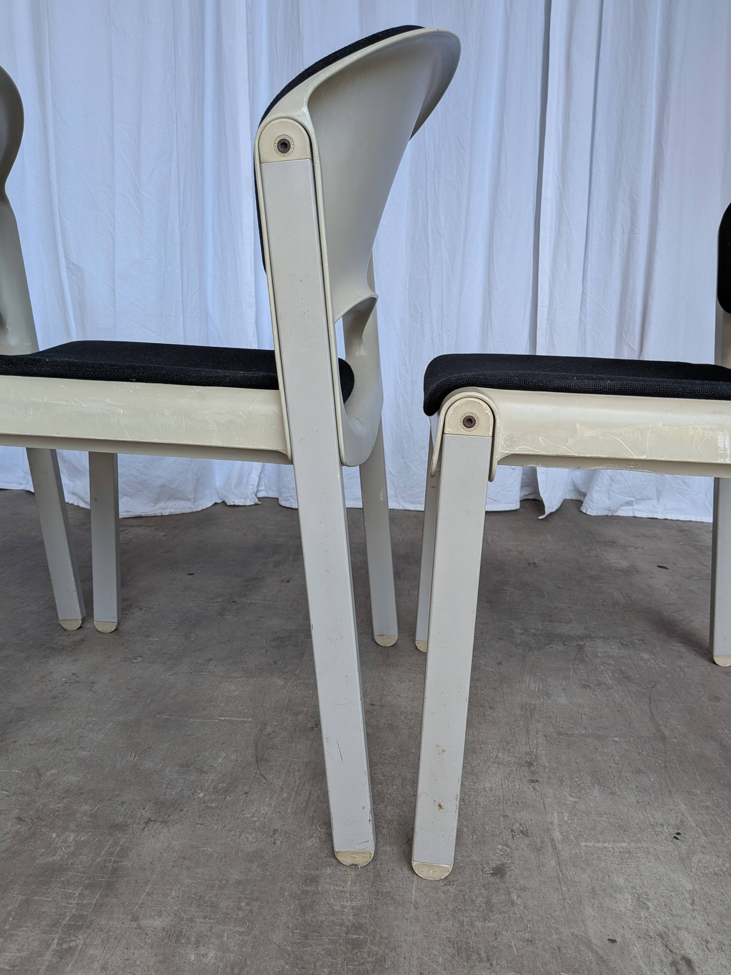 Set of 4 Vintage Aeon Mondial Stackable Chair / Dutch Postmodern Dining Cha