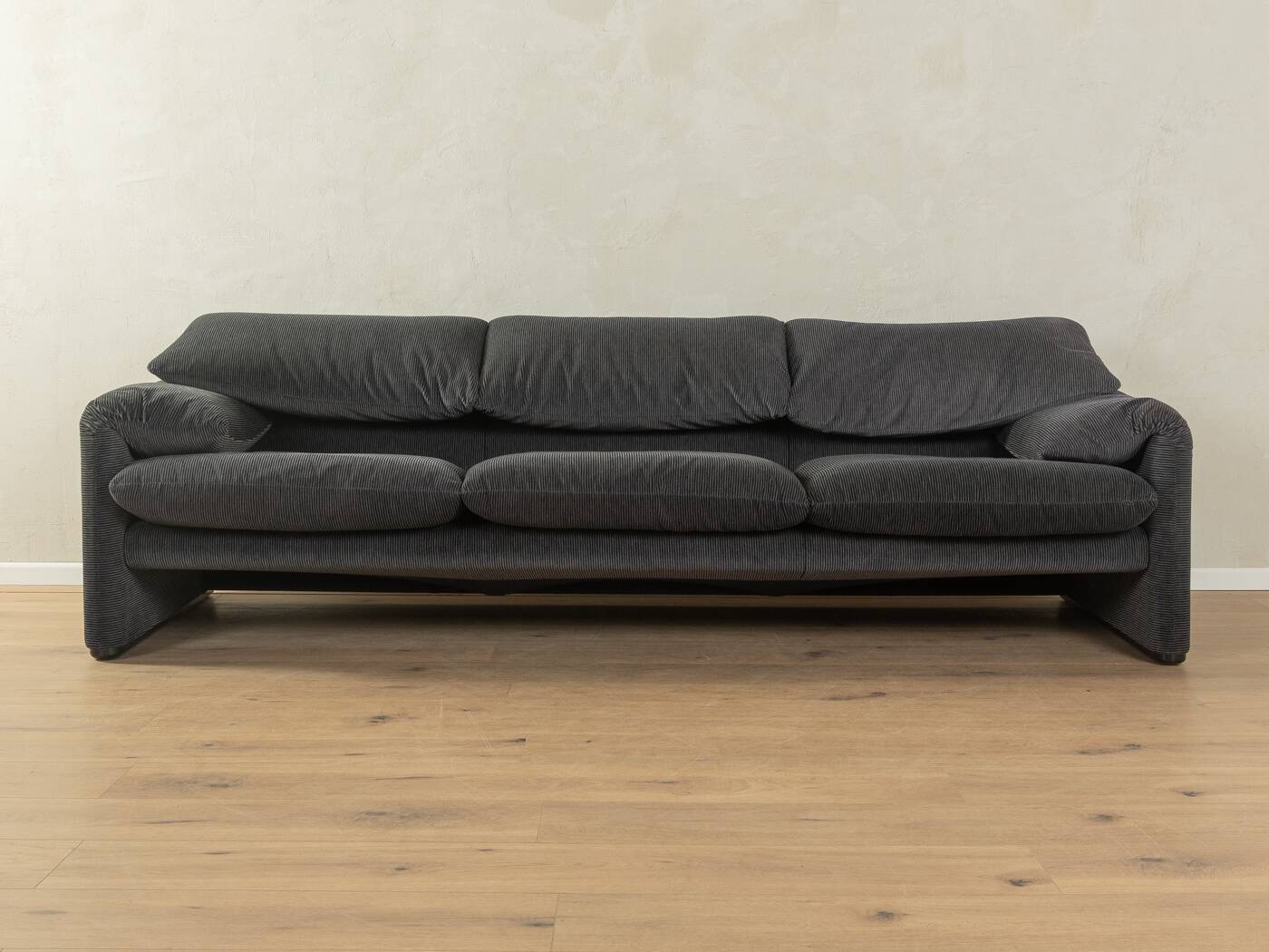 "675 MARALUNGA" sofa, Vico Magistretti, Cassina