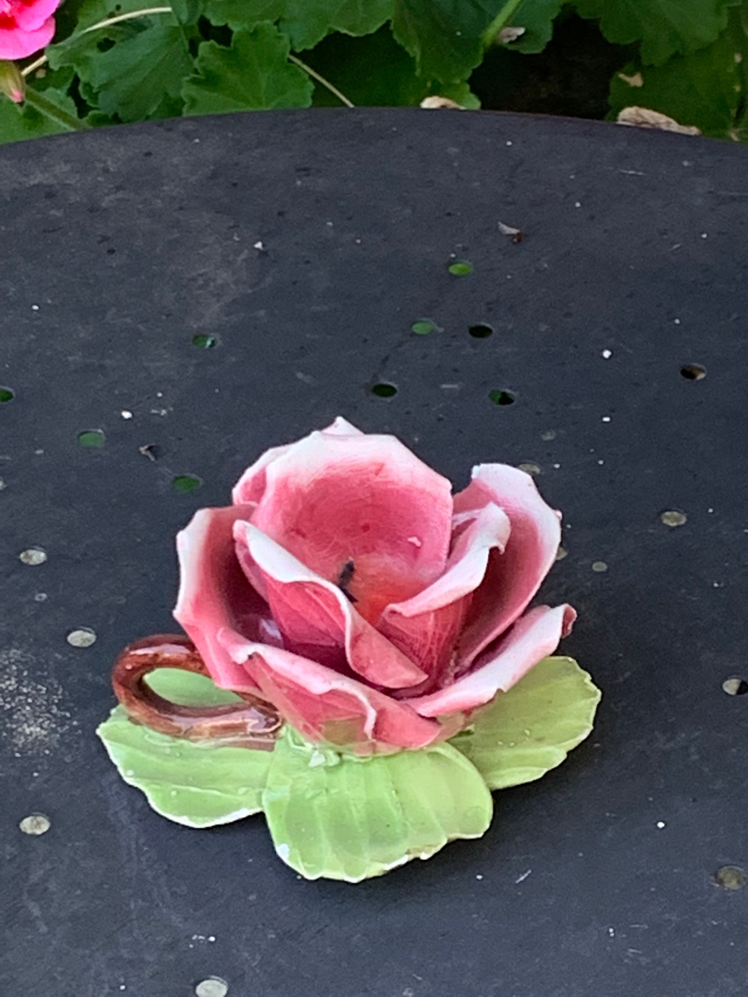 Candle holder in slurry the rose in old biscuit