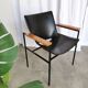 Fauteuil lounge vintage Niko Kralj : cuir skaï noir et accoudoirs en bois