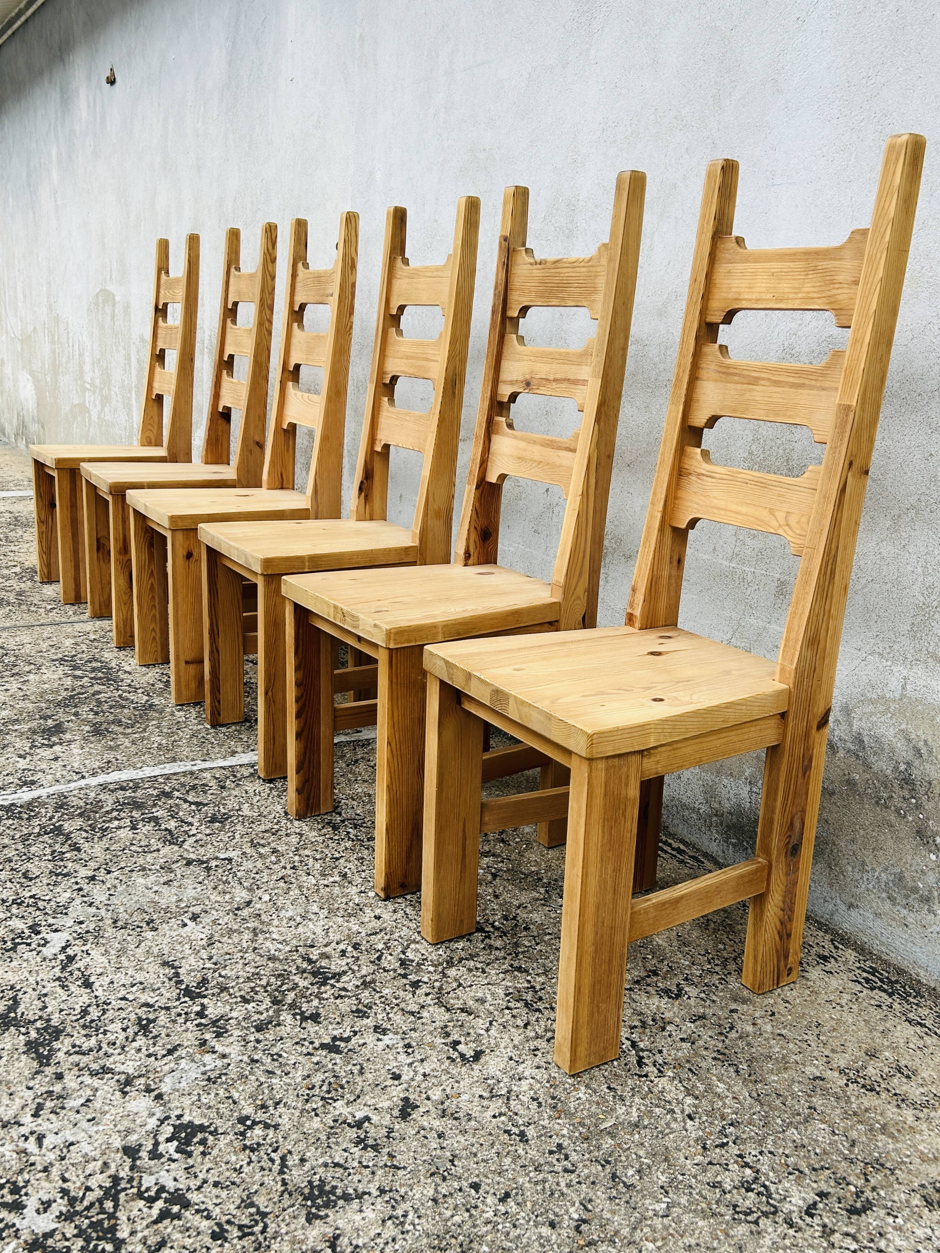 6 chaises brutalistes en pin massif