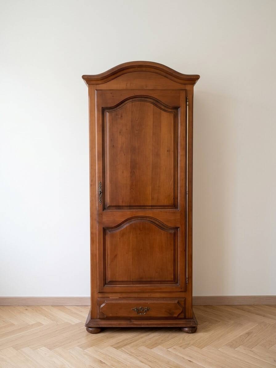 Antique bonnetière in cherry veneer