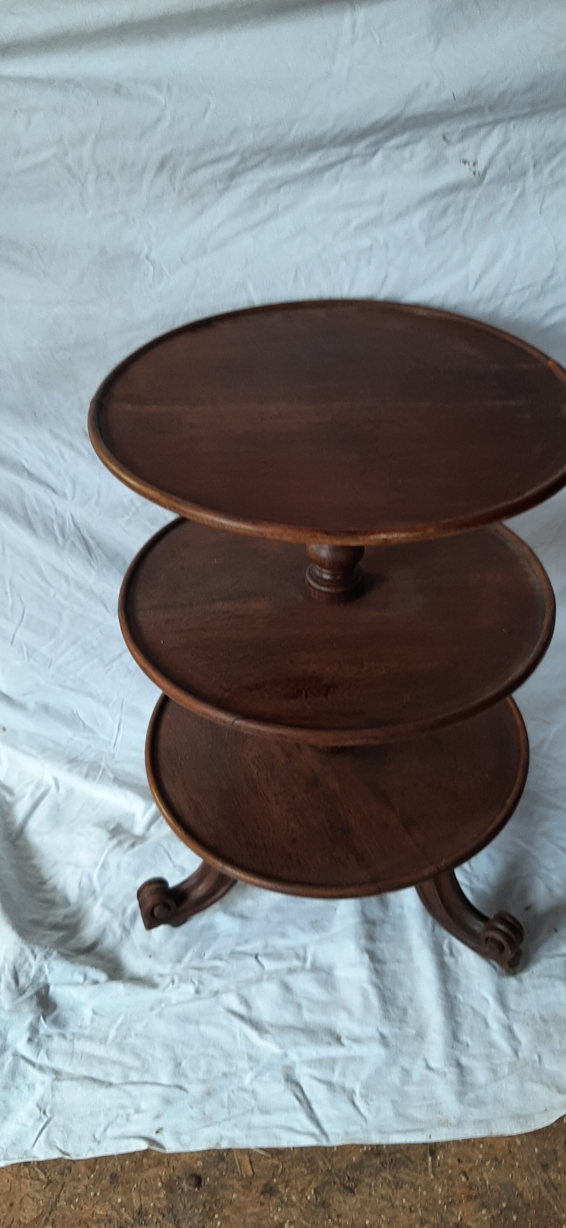 Oak pedestal table