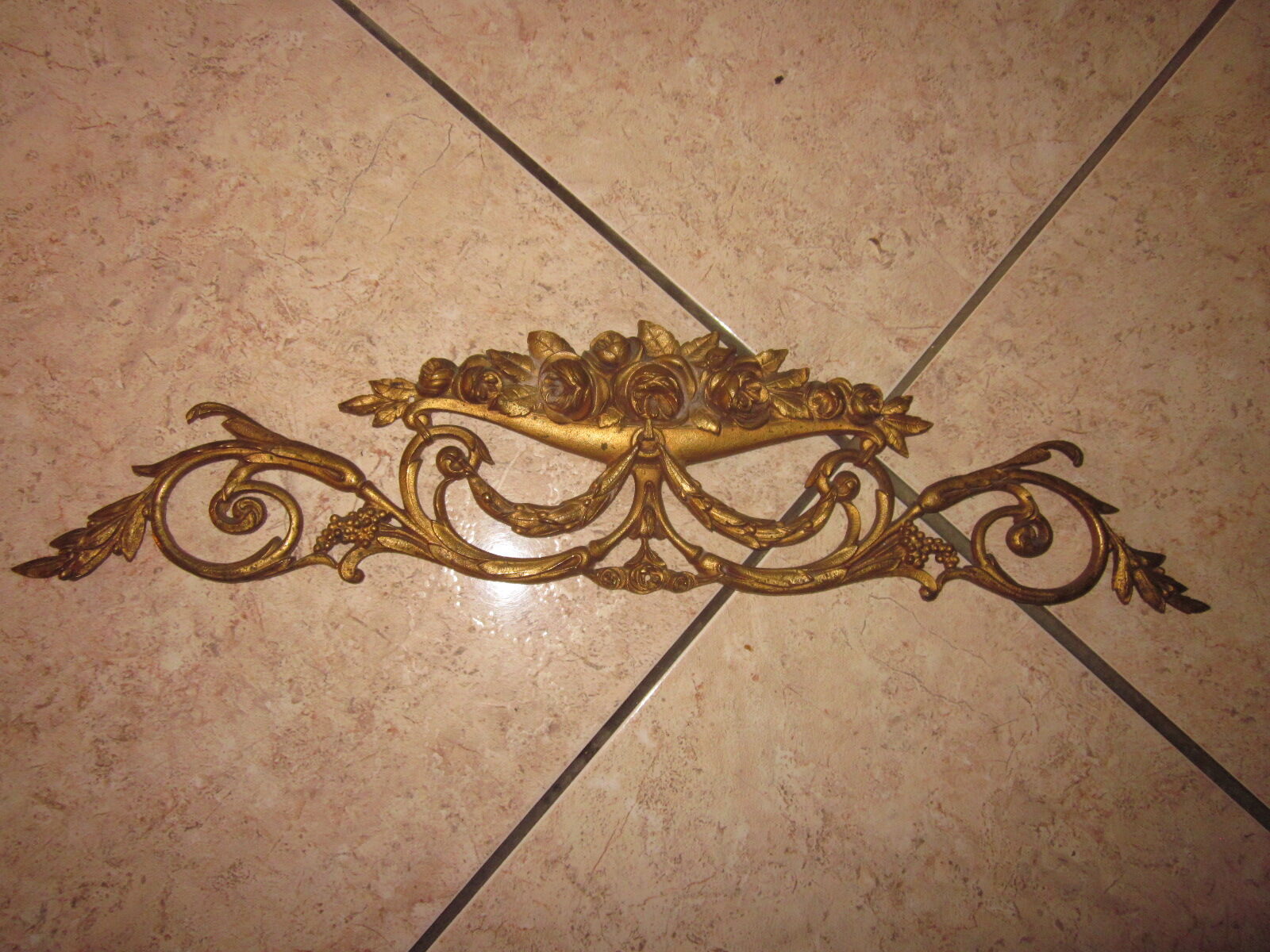 Former fronton in bronze