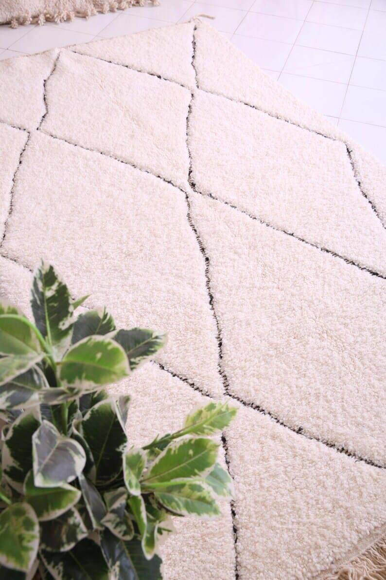 Handmade Atlas Berber rug from Oued Zam, size 250 x 250 cm.