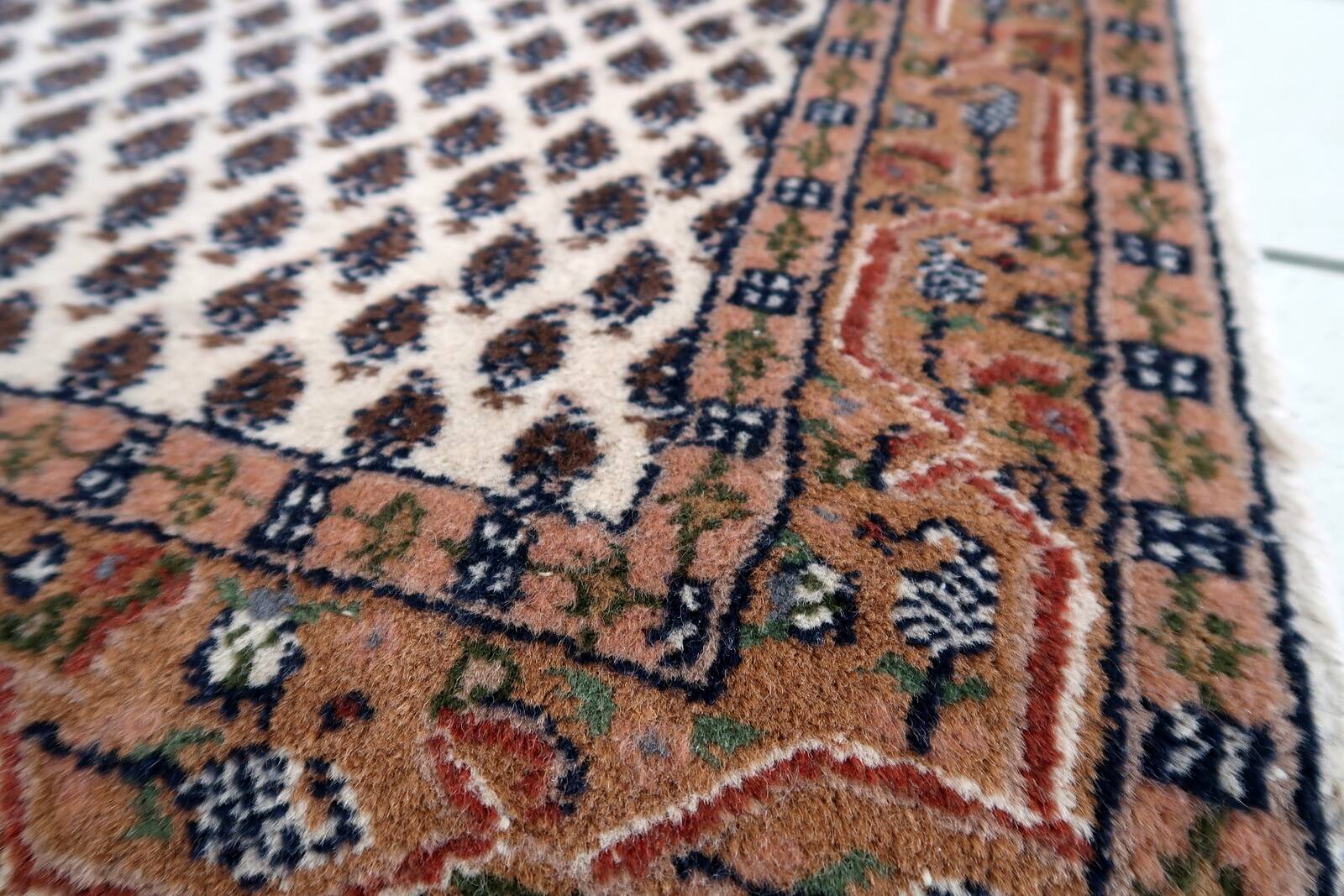 Tapis vintage indien Seraband fait main en laine – 56 x 89 cm – Années 1970