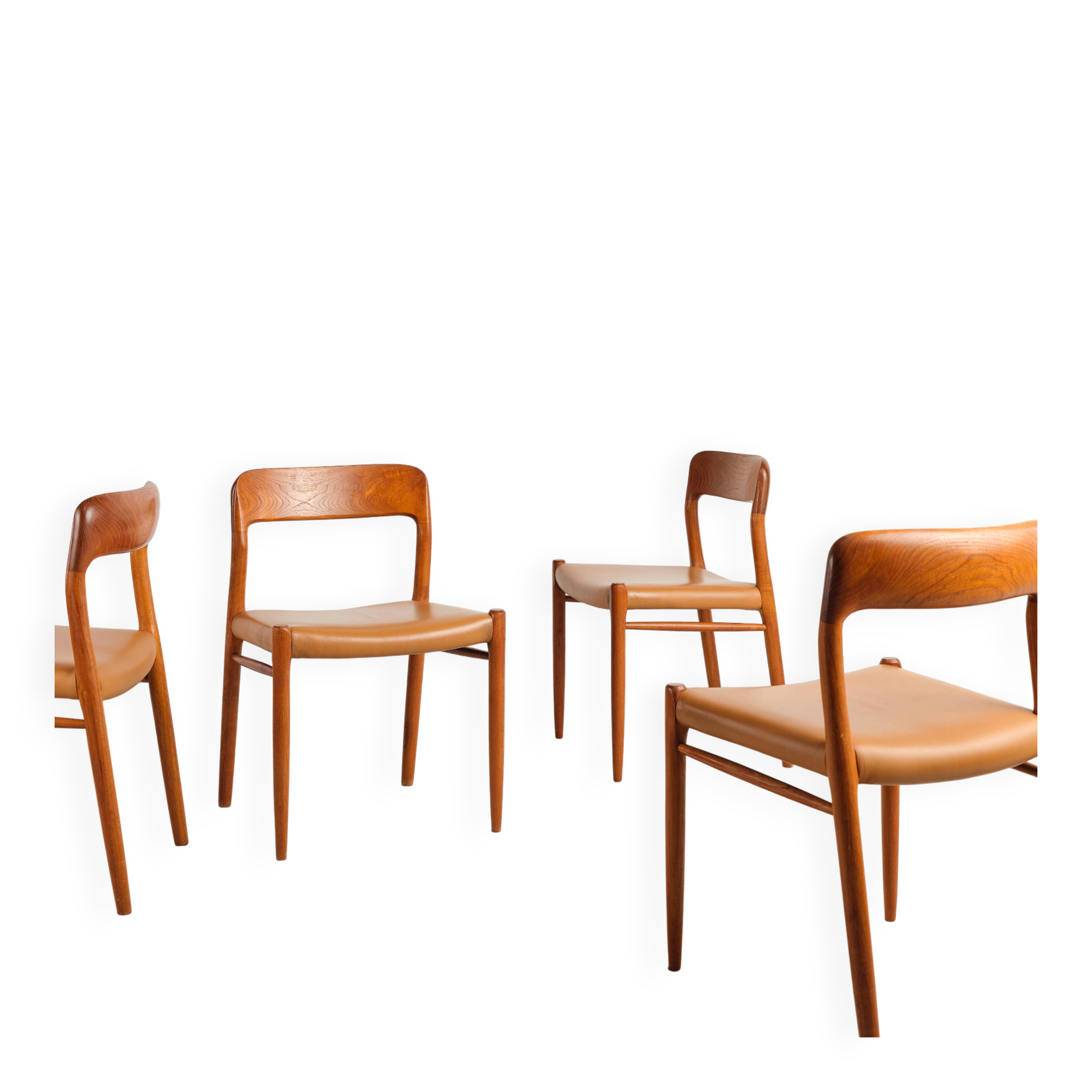 Ensemble de quatre chaises de salle à manger par Niels O. Møller
