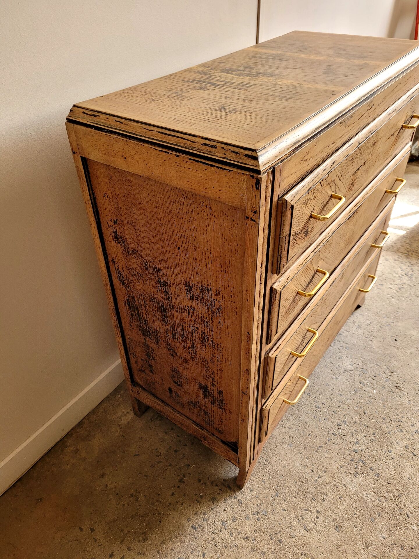 Commode de style vintage pieds compas