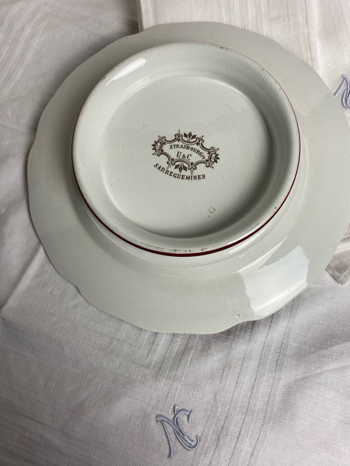 Sarreguemines plate on pedestal