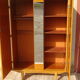 Armoire vintage, pieds compas