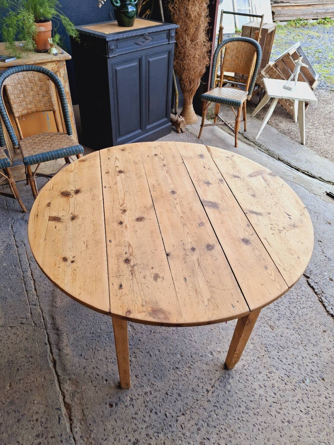Old round table