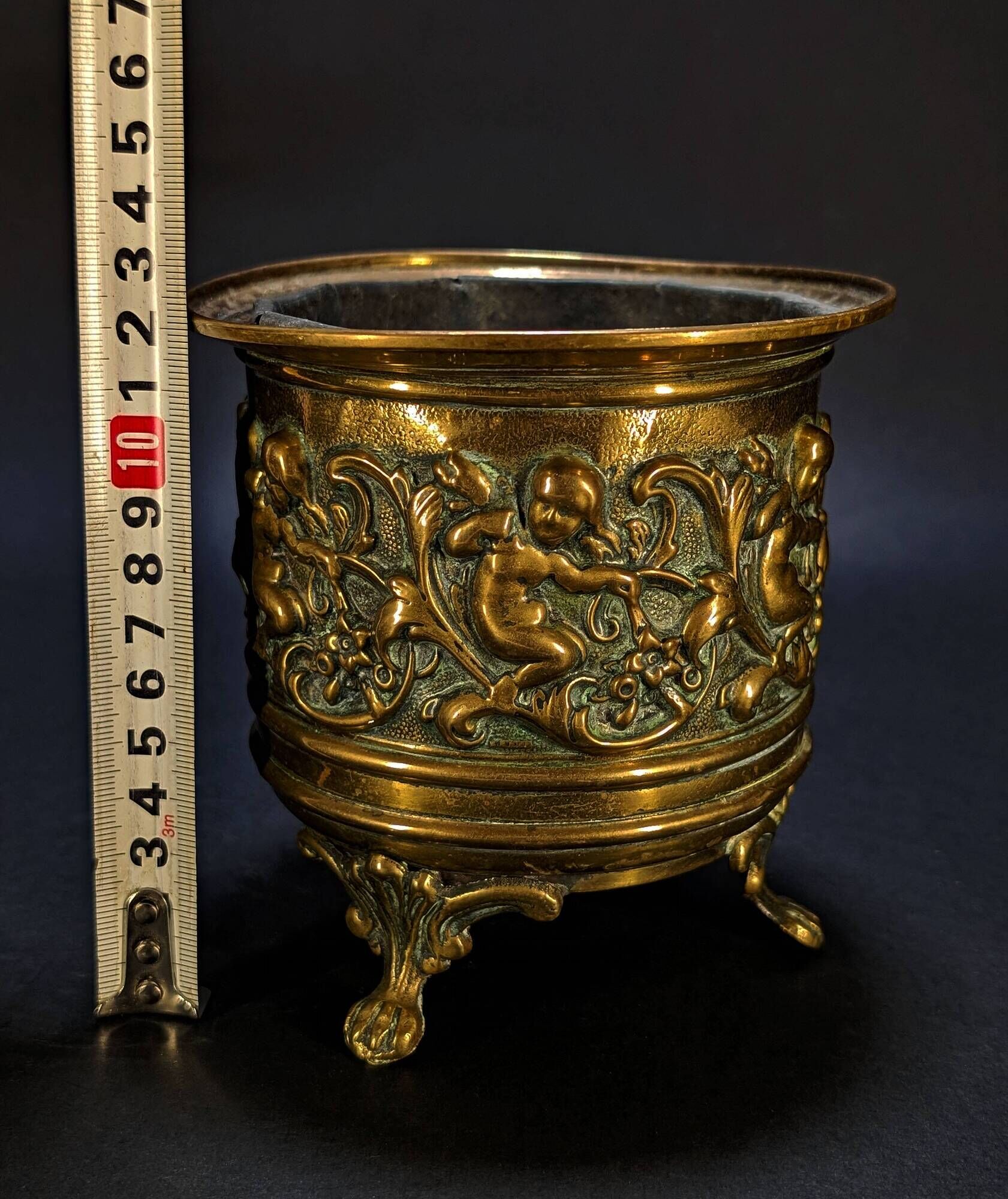 Small brass jardinière from the Napoléon III period.