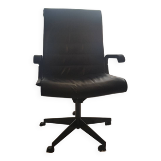 Fauteuil en cuir attribué à Richard Sapper