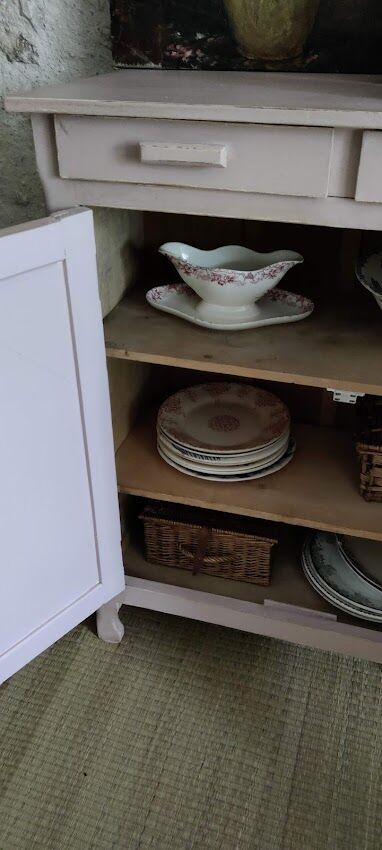 Pink Parisian buffet