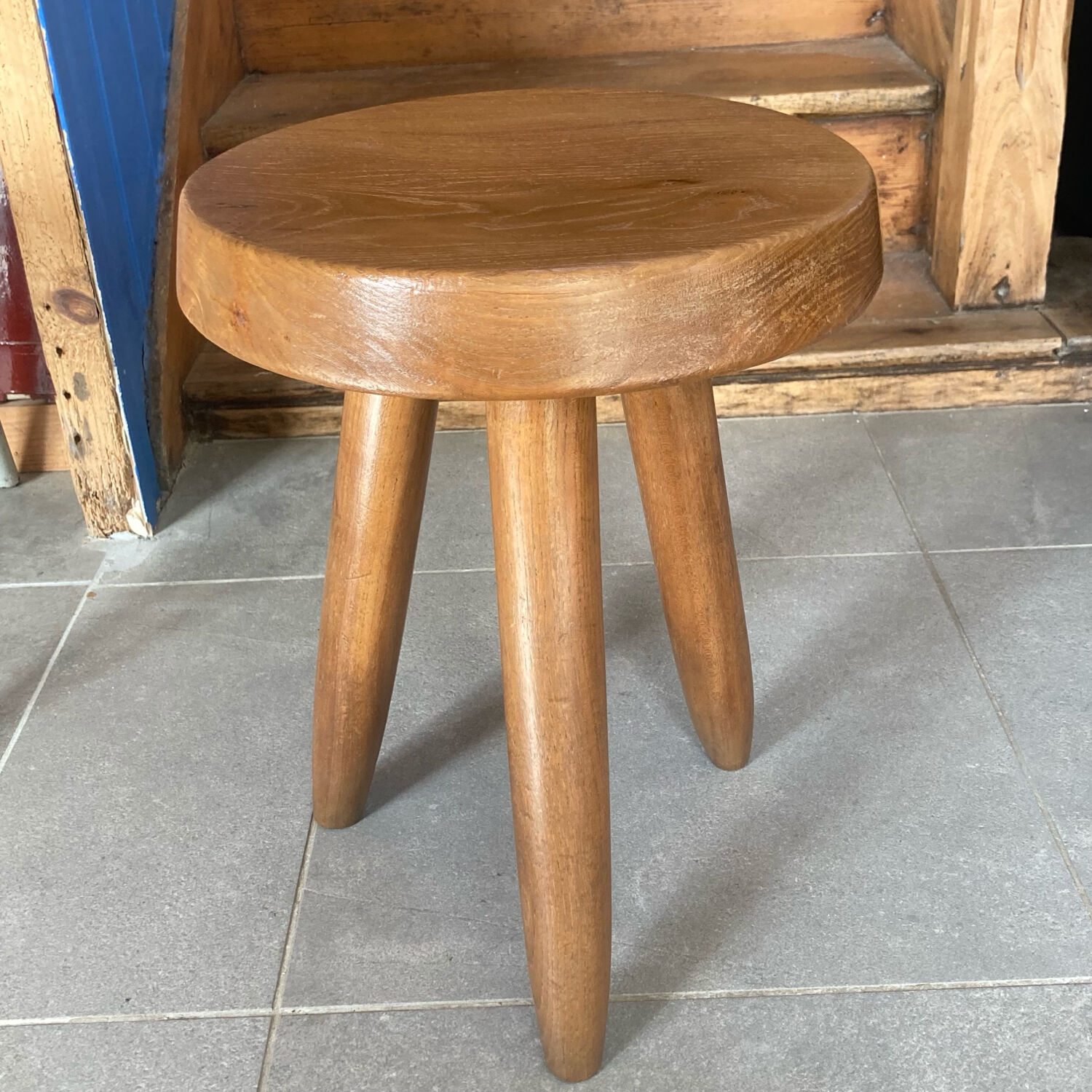 High shepherd's stool